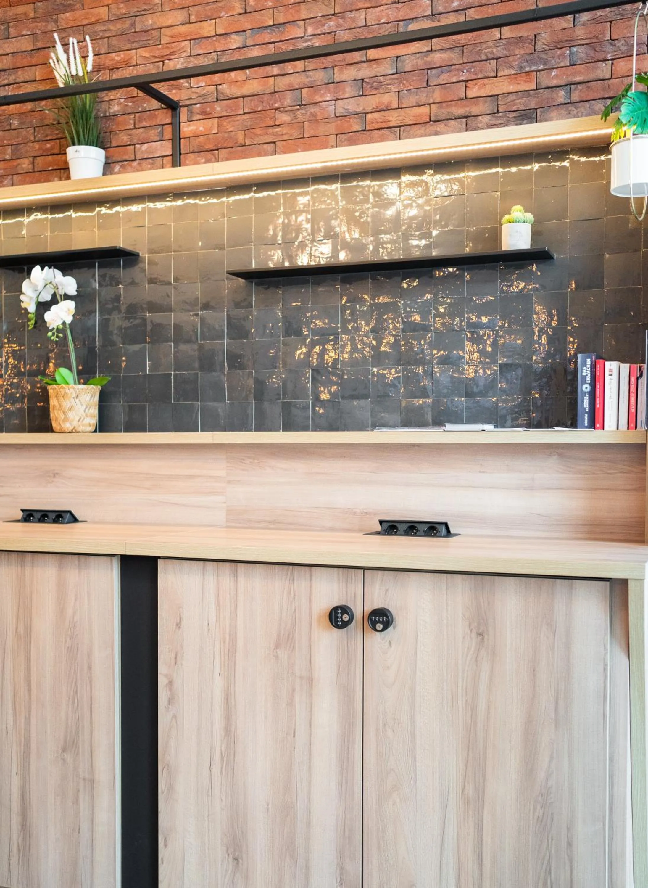 wardrobe in B&B HOTEL Brussels Centre Gare du Midi