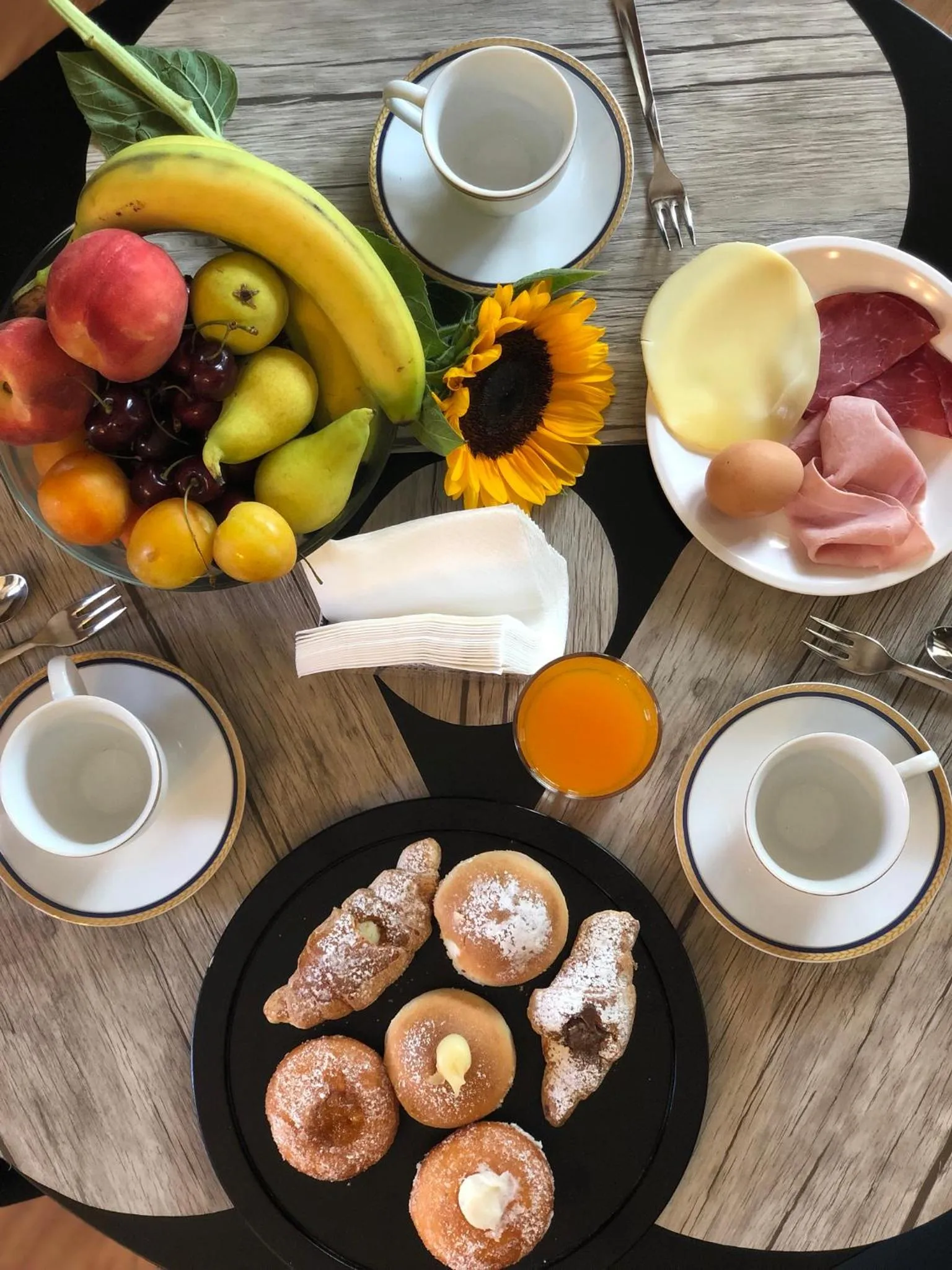 Dining area in B&B TIFFANY SFERRACAVALLO