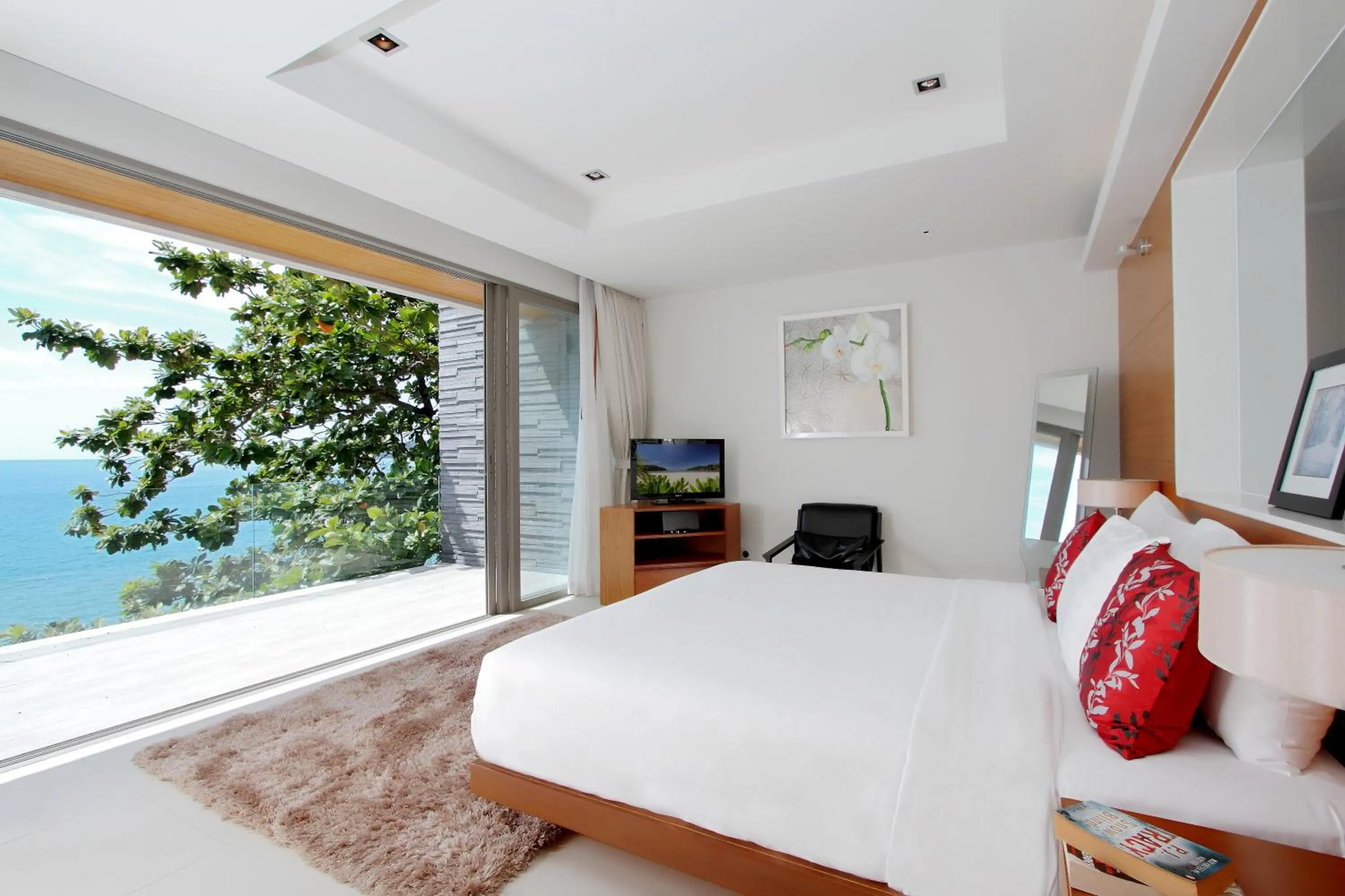 Bed in Cape Sienna Phuket Gourmet Hotel & Villas - SHA Extra Plus