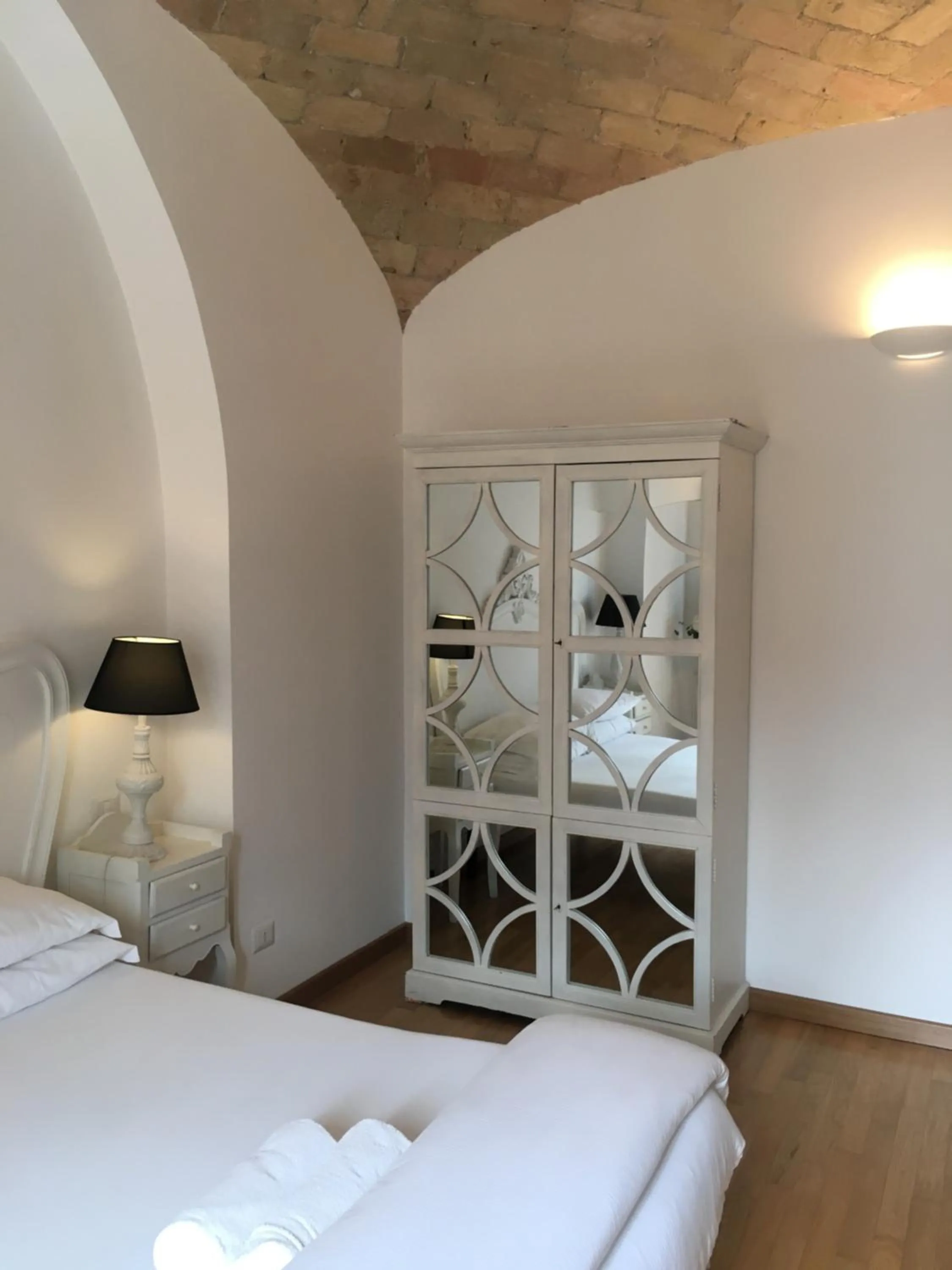Bed in La finestra sul Colosseo B&B 1