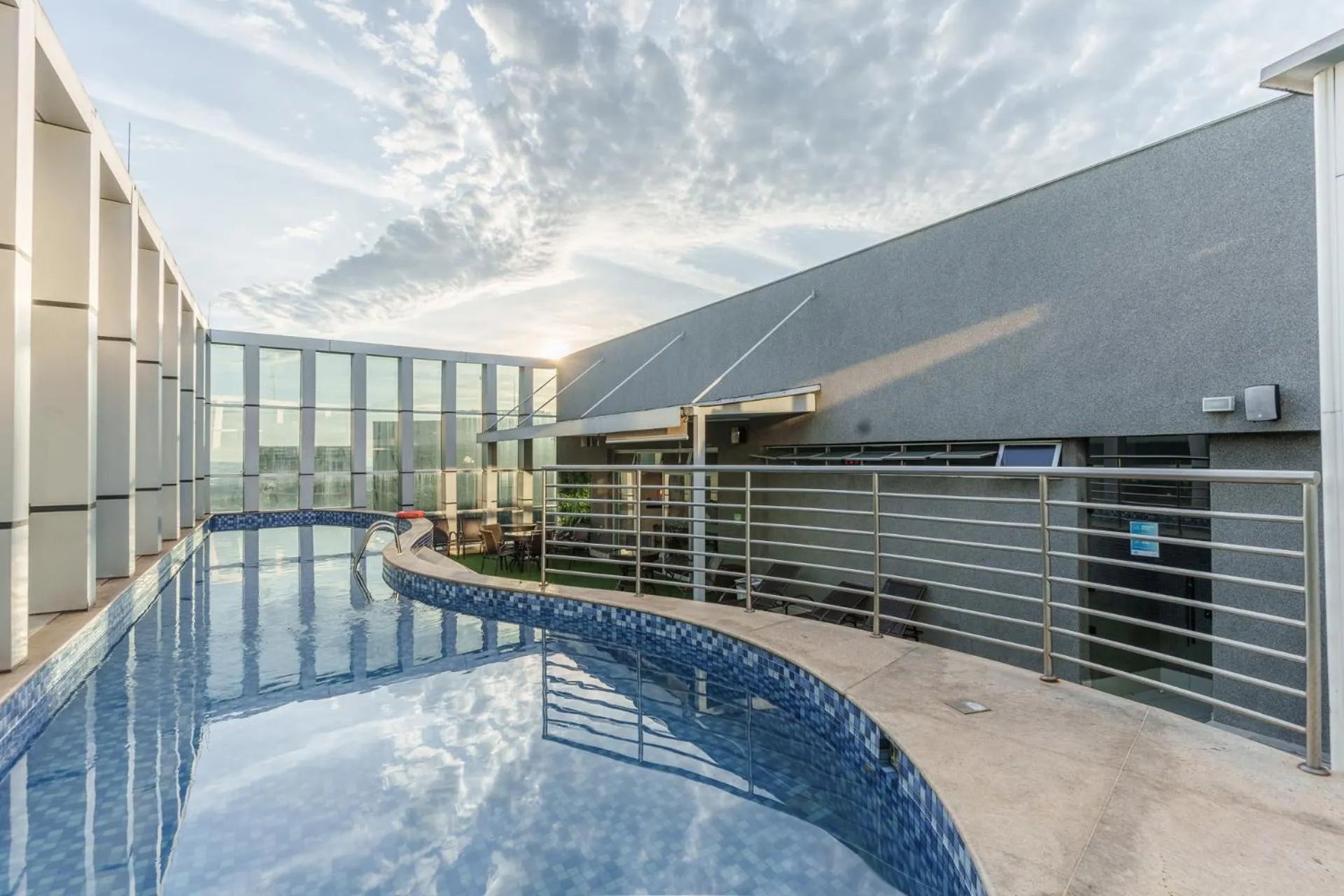 Pool view in Fusion Hplus Express +