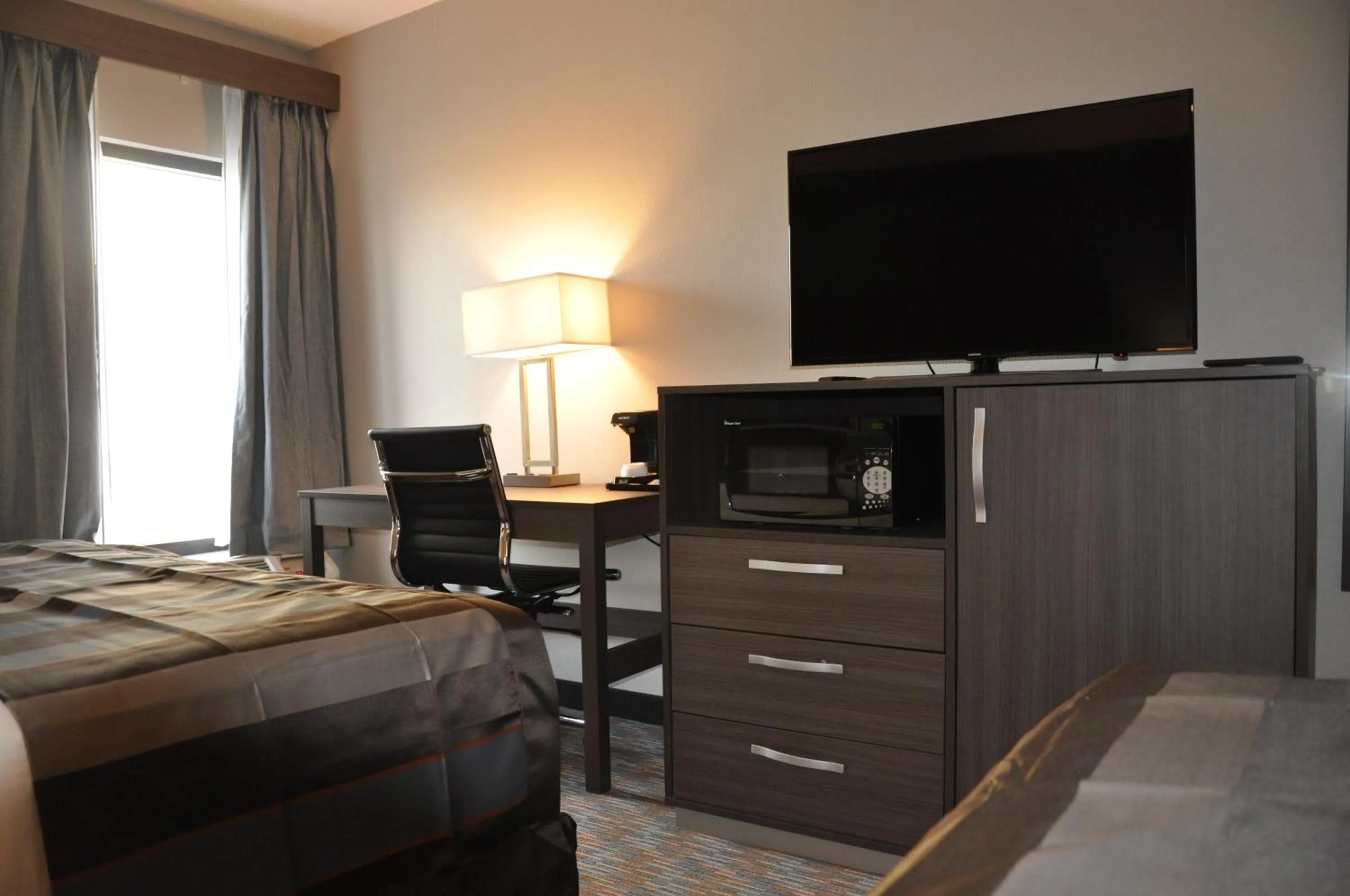 Bedroom, Bed in Nobile Hotel Parkway at Celebration Orlando Very Close to Disney Theme Parks