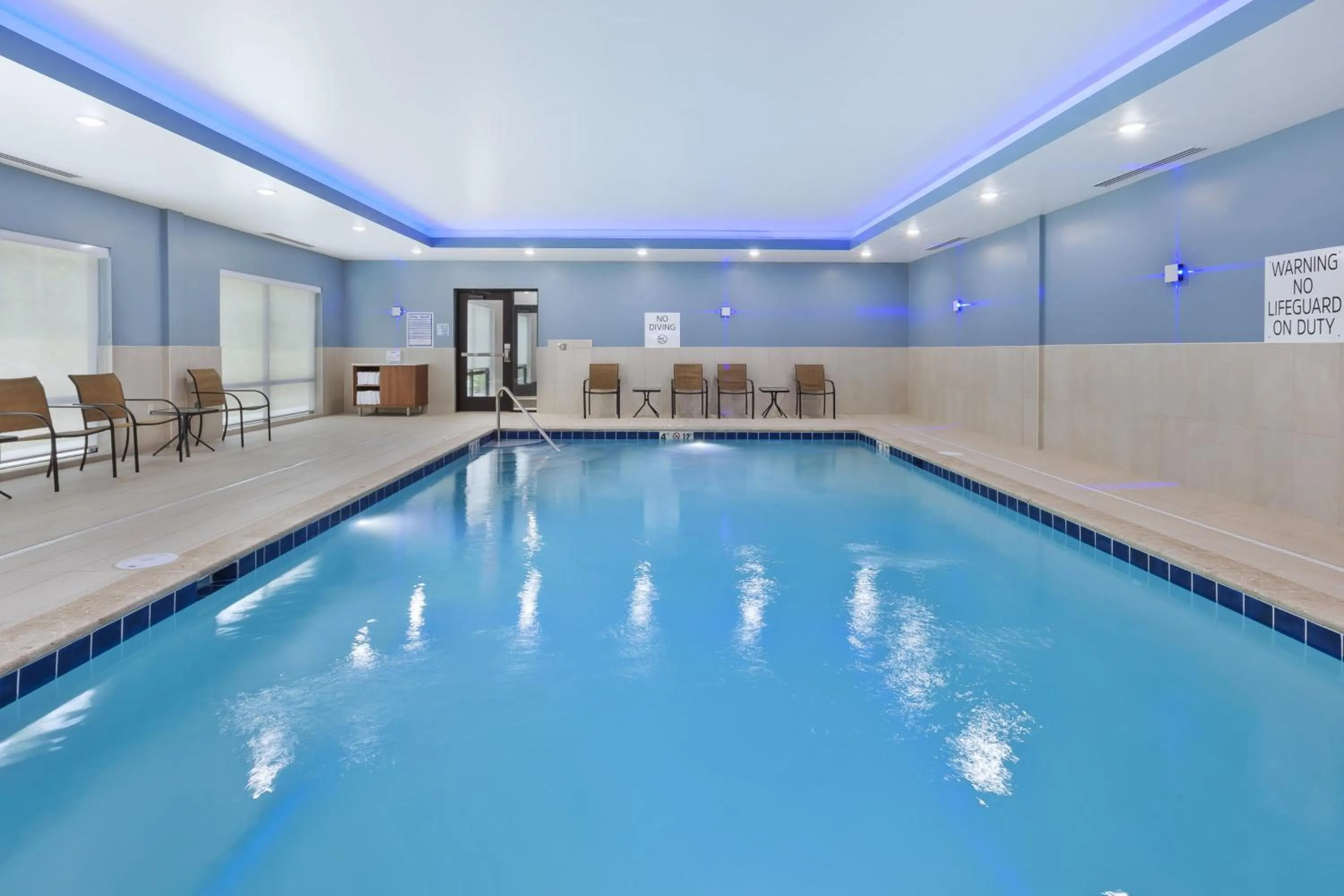 Swimming pool in Holiday Inn Express & Suites - Painesville - Concord by IHG