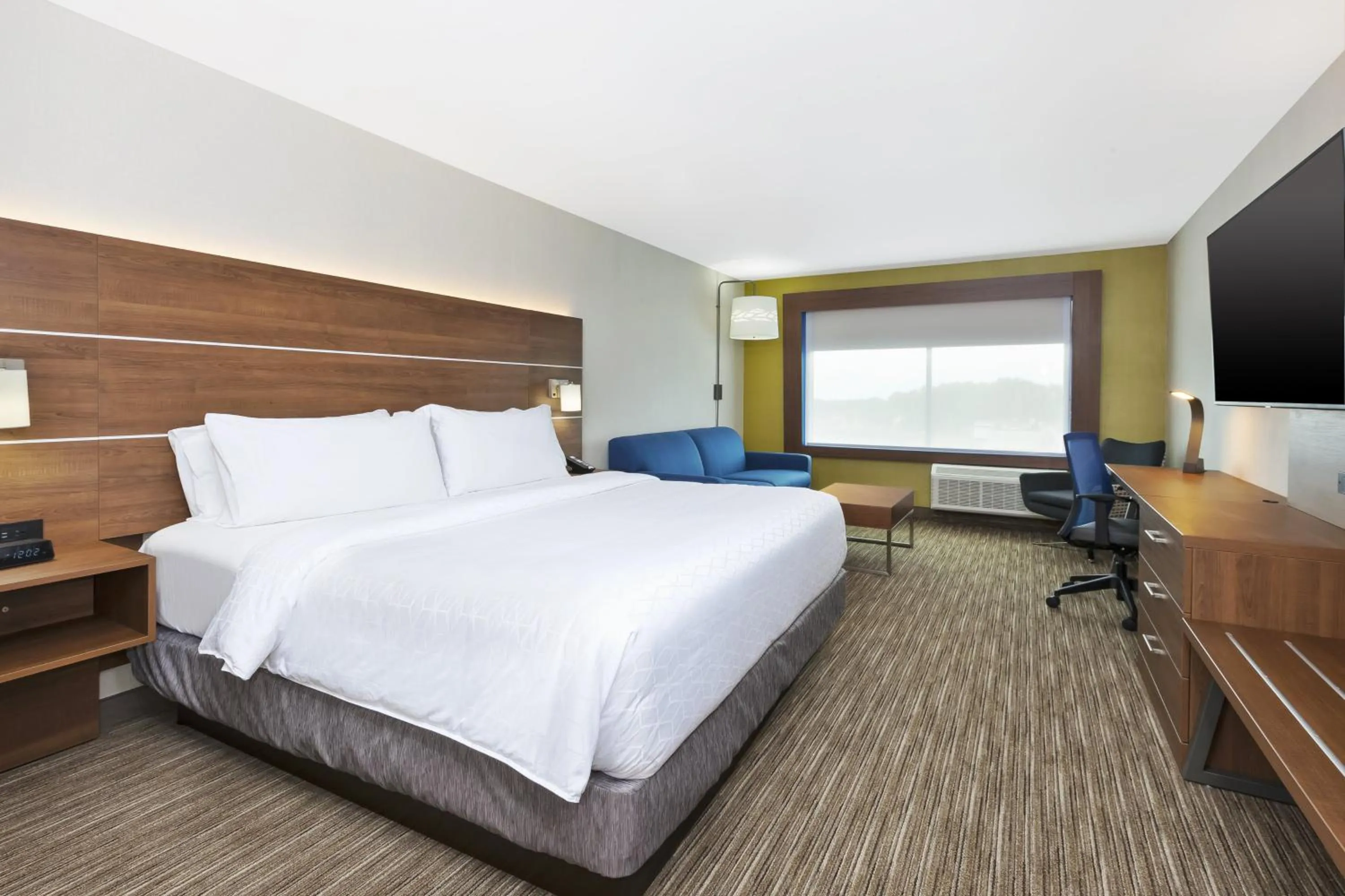 Bedroom, Bed in Holiday Inn Express & Suites - Painesville - Concord by IHG