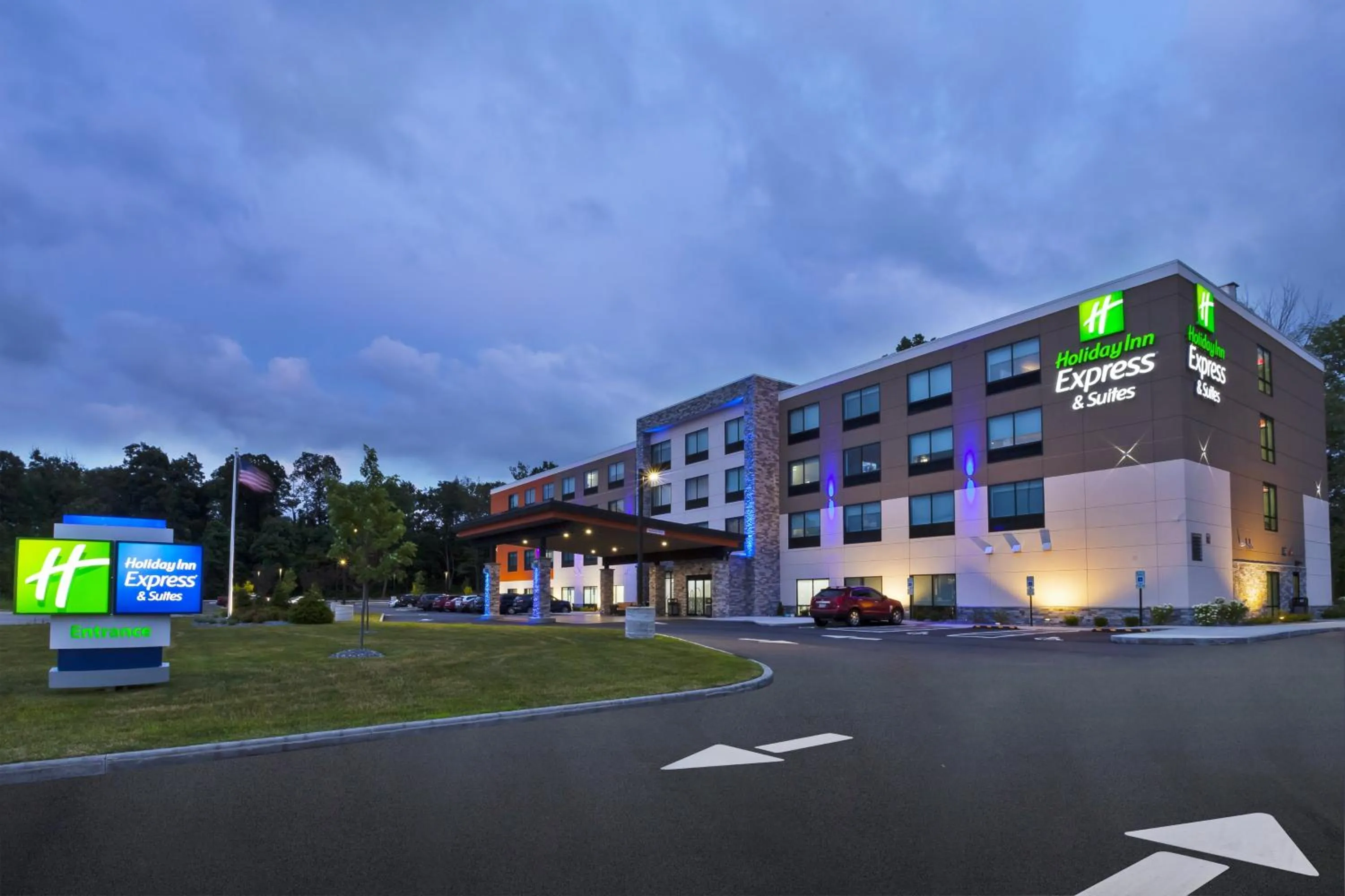 Property building in Holiday Inn Express & Suites - Painesville - Concord by IHG