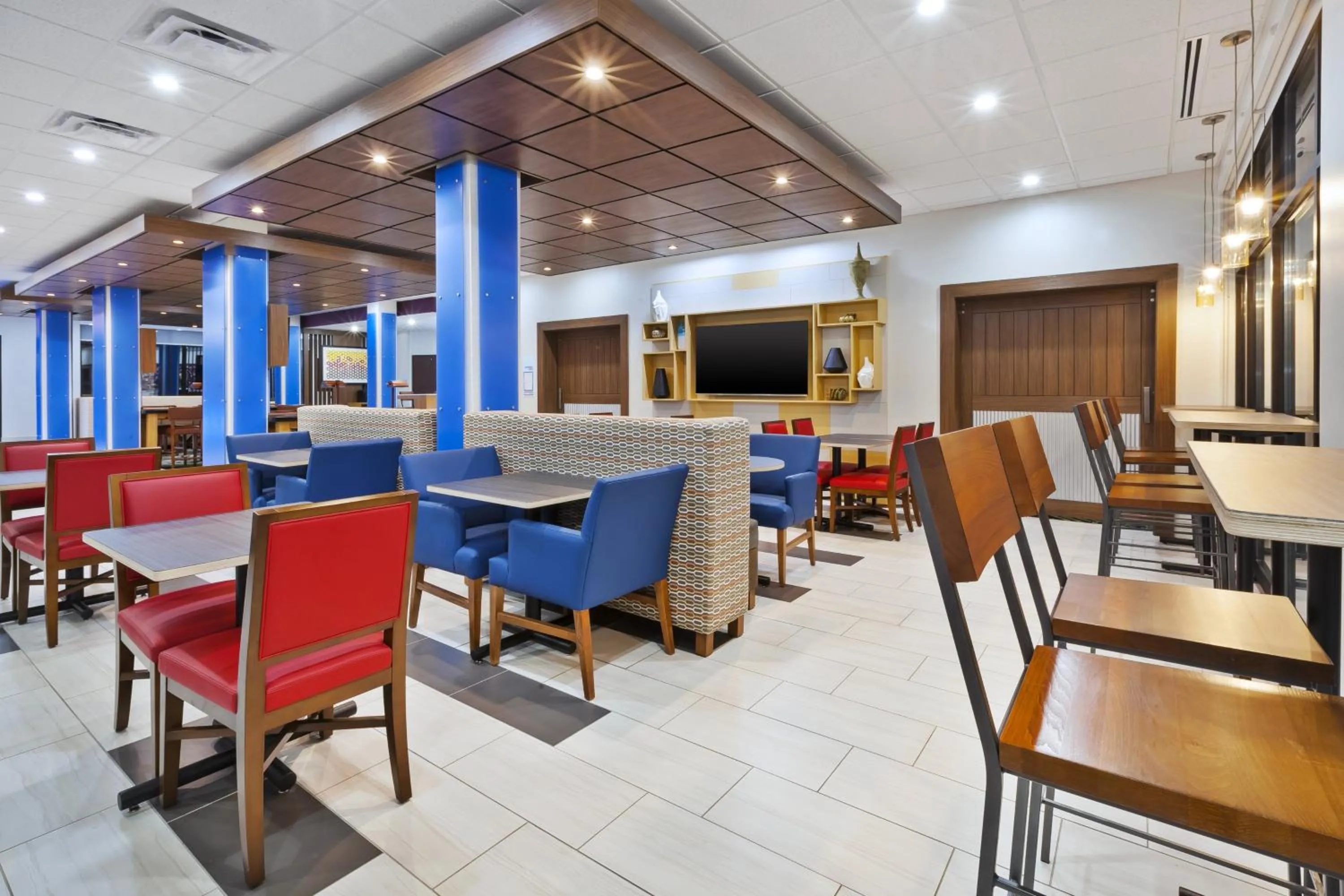 Breakfast in Holiday Inn Express & Suites - Painesville - Concord by IHG