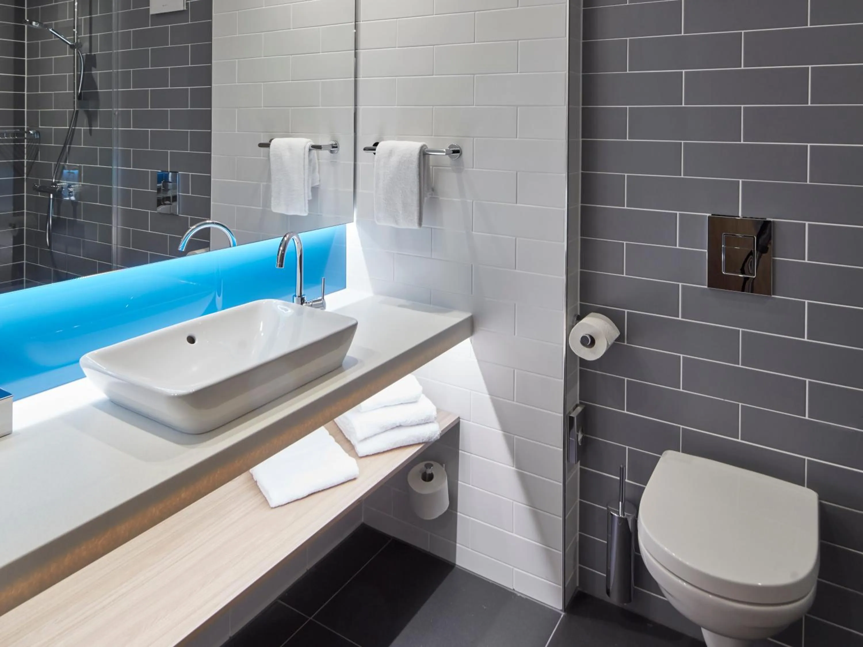 Bathroom in Holiday Inn Express - Merzig by IHG