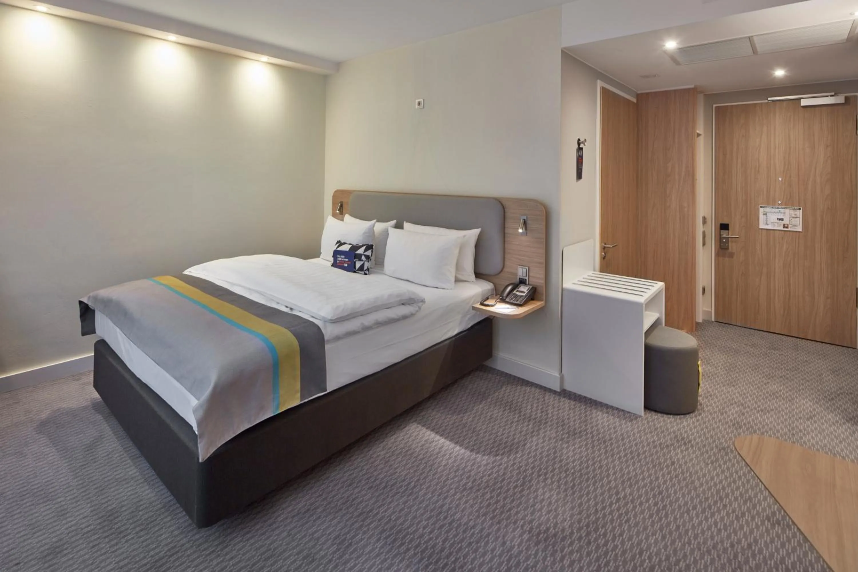 Photo of the whole room, Bed in Holiday Inn Express - Merzig by IHG