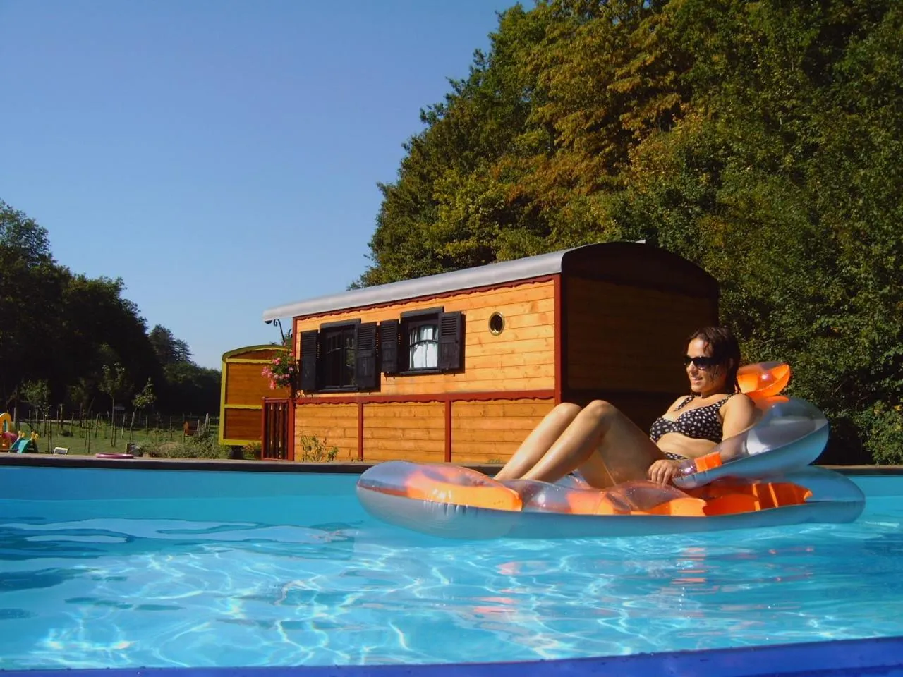 People in Les Roulottes de Maufront
