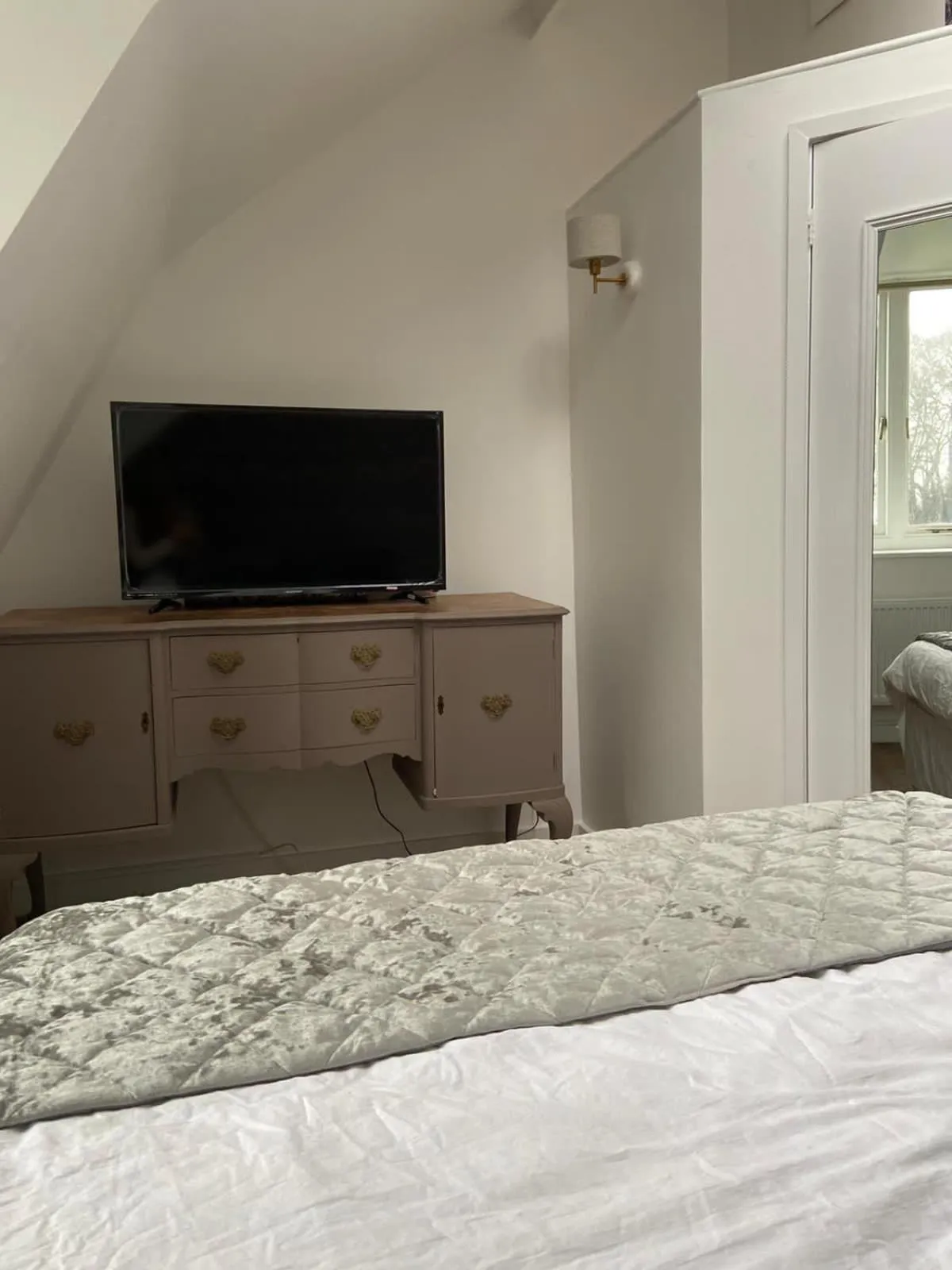 TV and multimedia in Croydon Hall