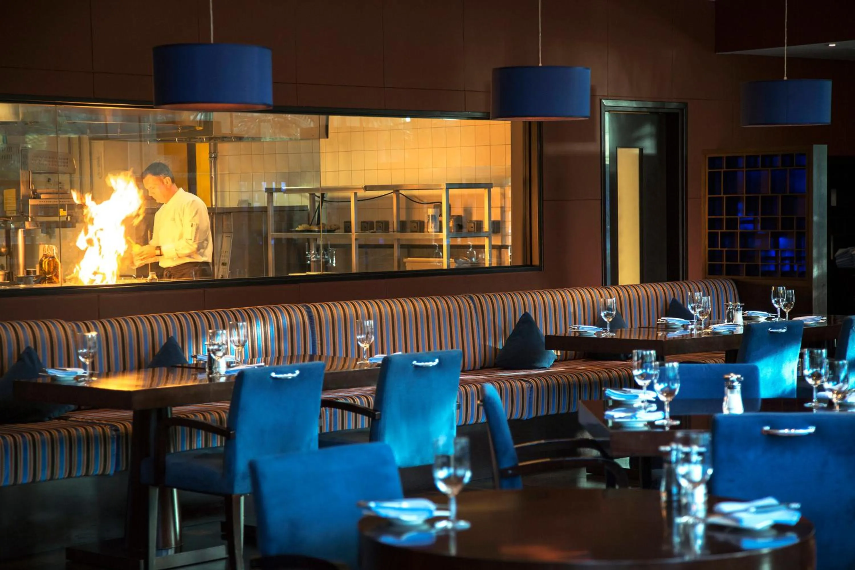 Restaurant/places to eat in Yas Plaza Marina by IHG