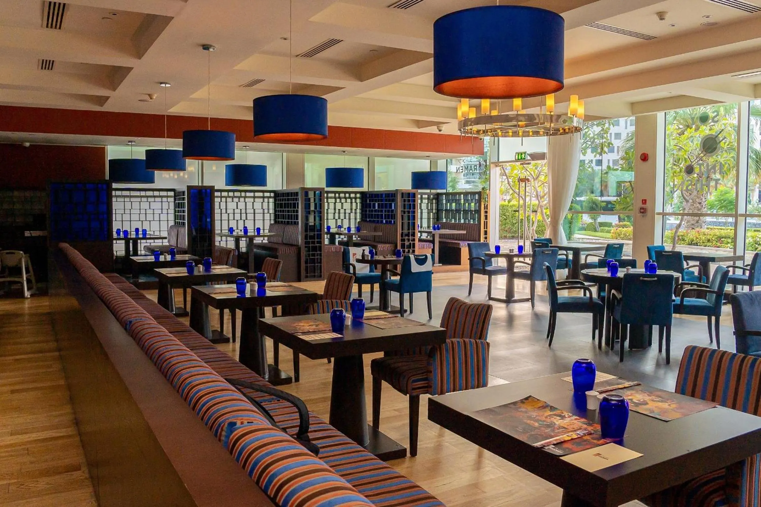 Restaurant/places to eat in Yas Plaza Marina by IHG