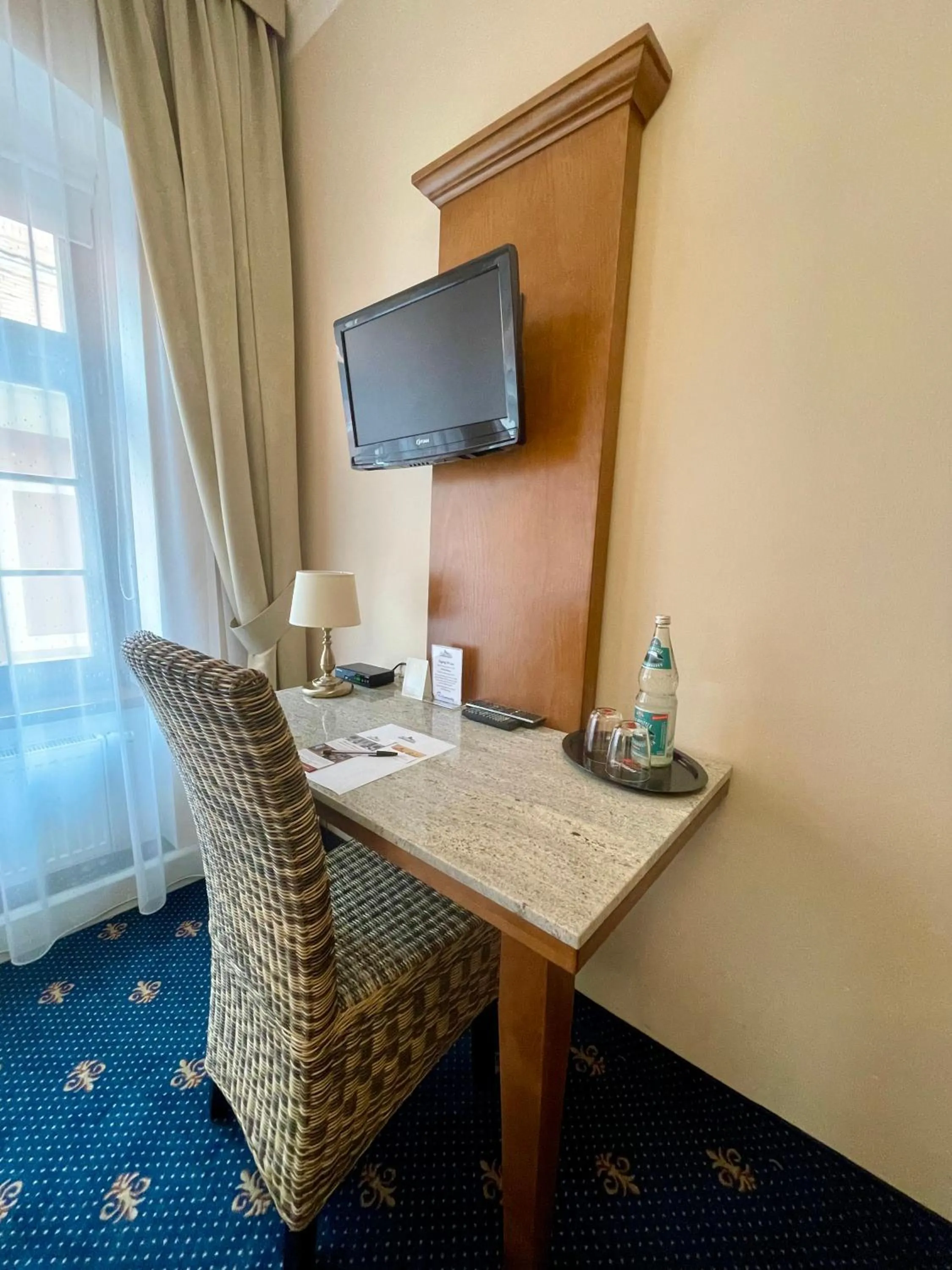 TV and multimedia in Hotel Italia