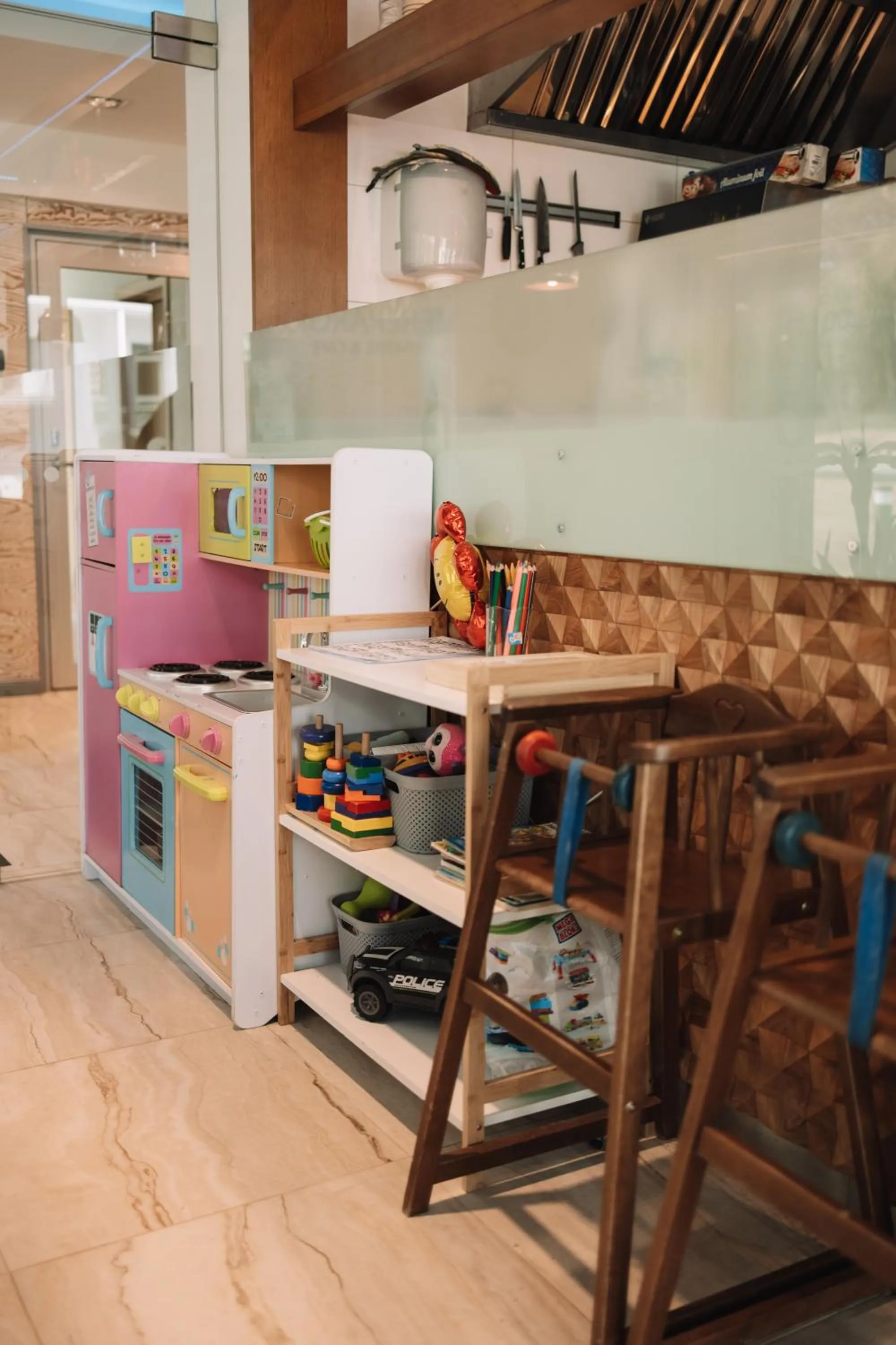 Restaurant/places to eat in Merepargi ApartHotel & Cafe