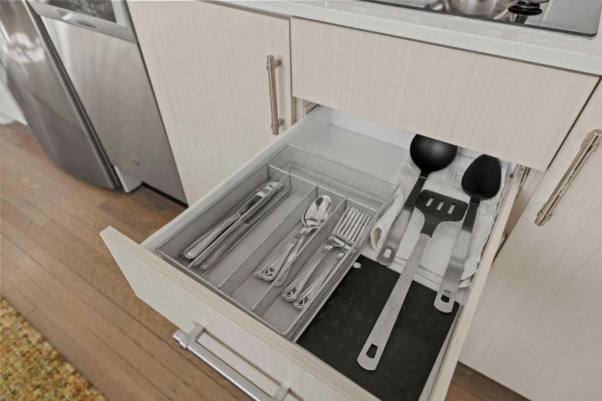 Kitchen or kitchenette in Placemakr Dupont Circle