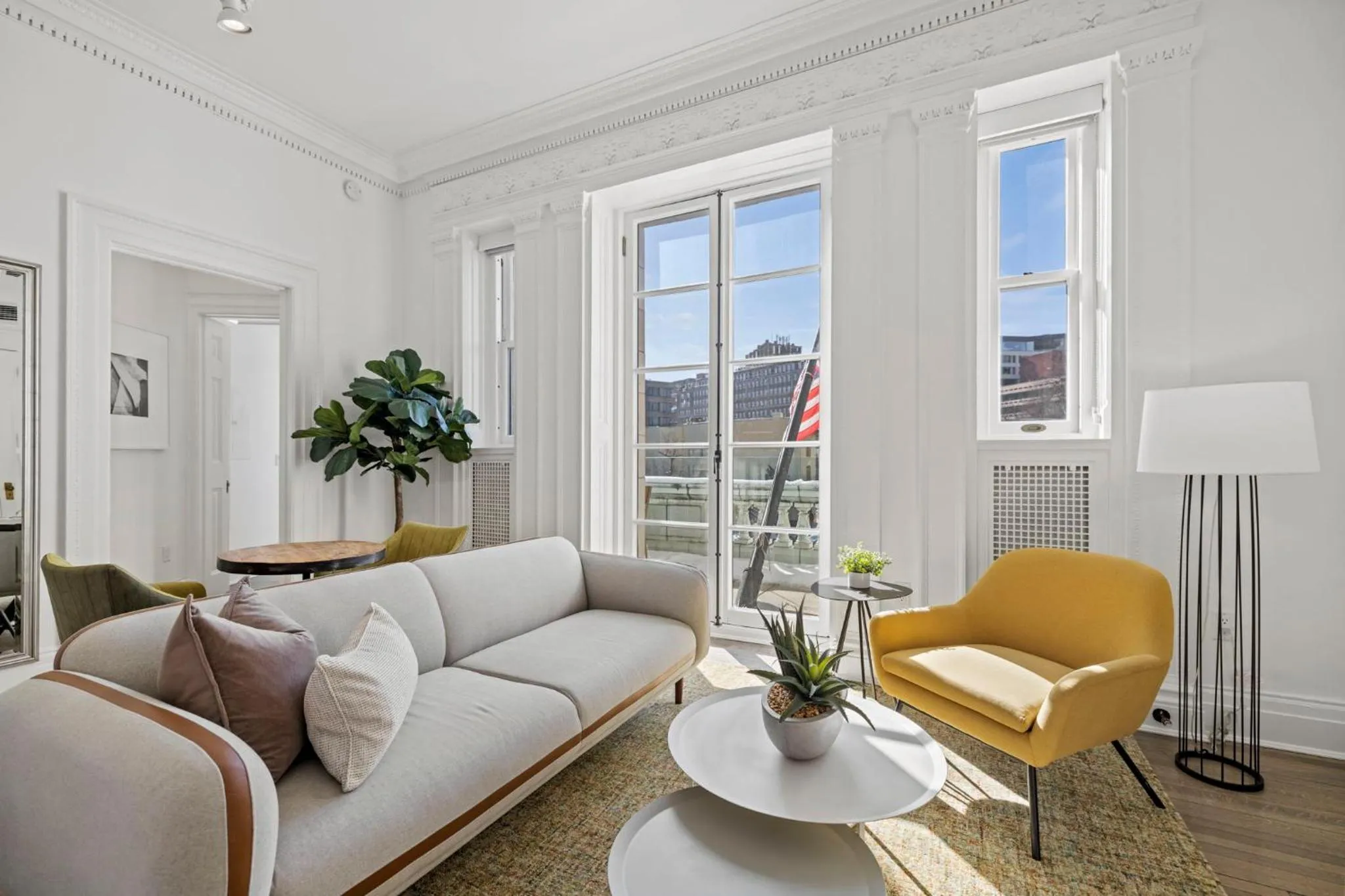 Living room in Placemakr Dupont Circle