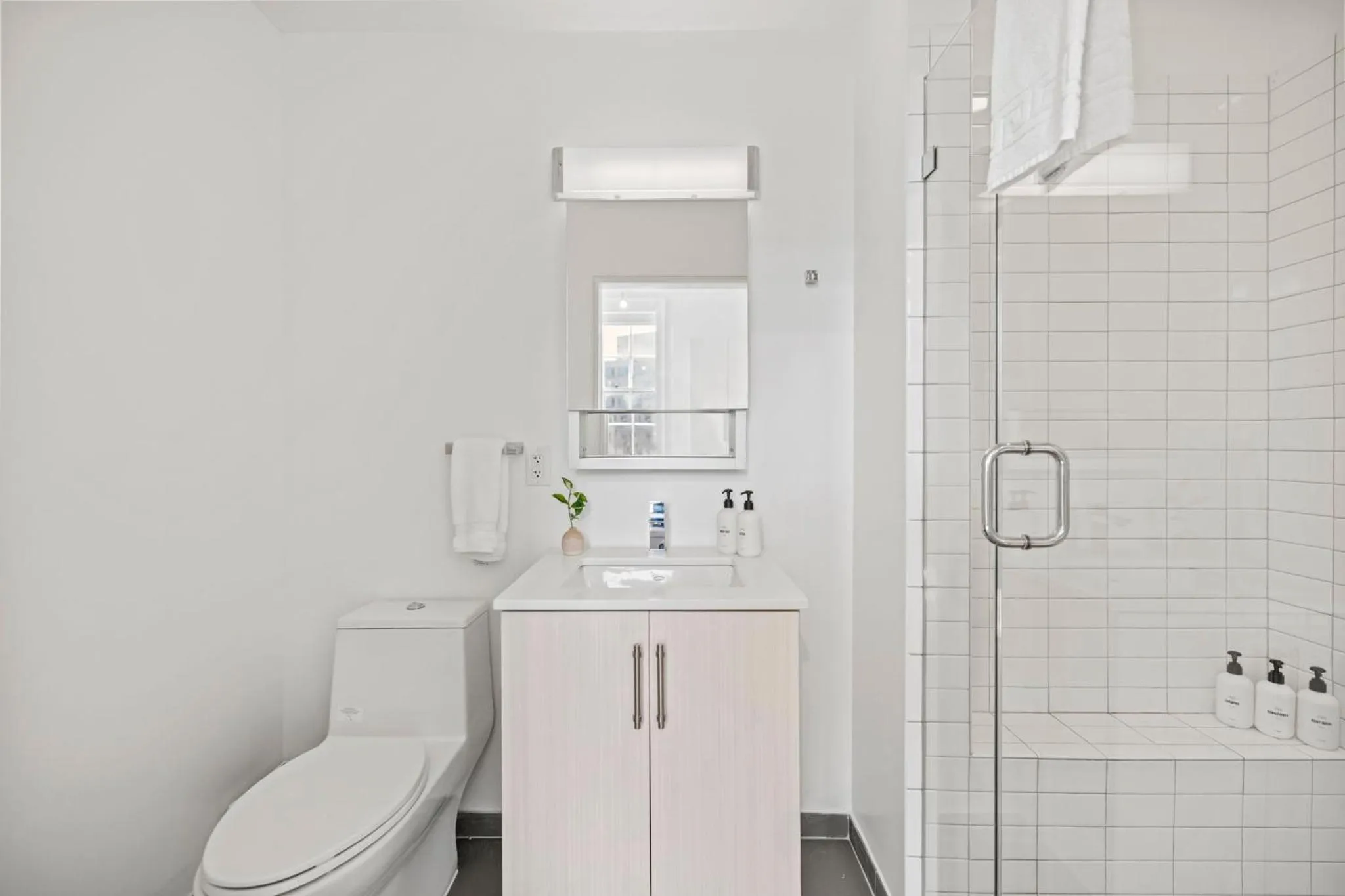 Bathroom in Placemakr Dupont Circle