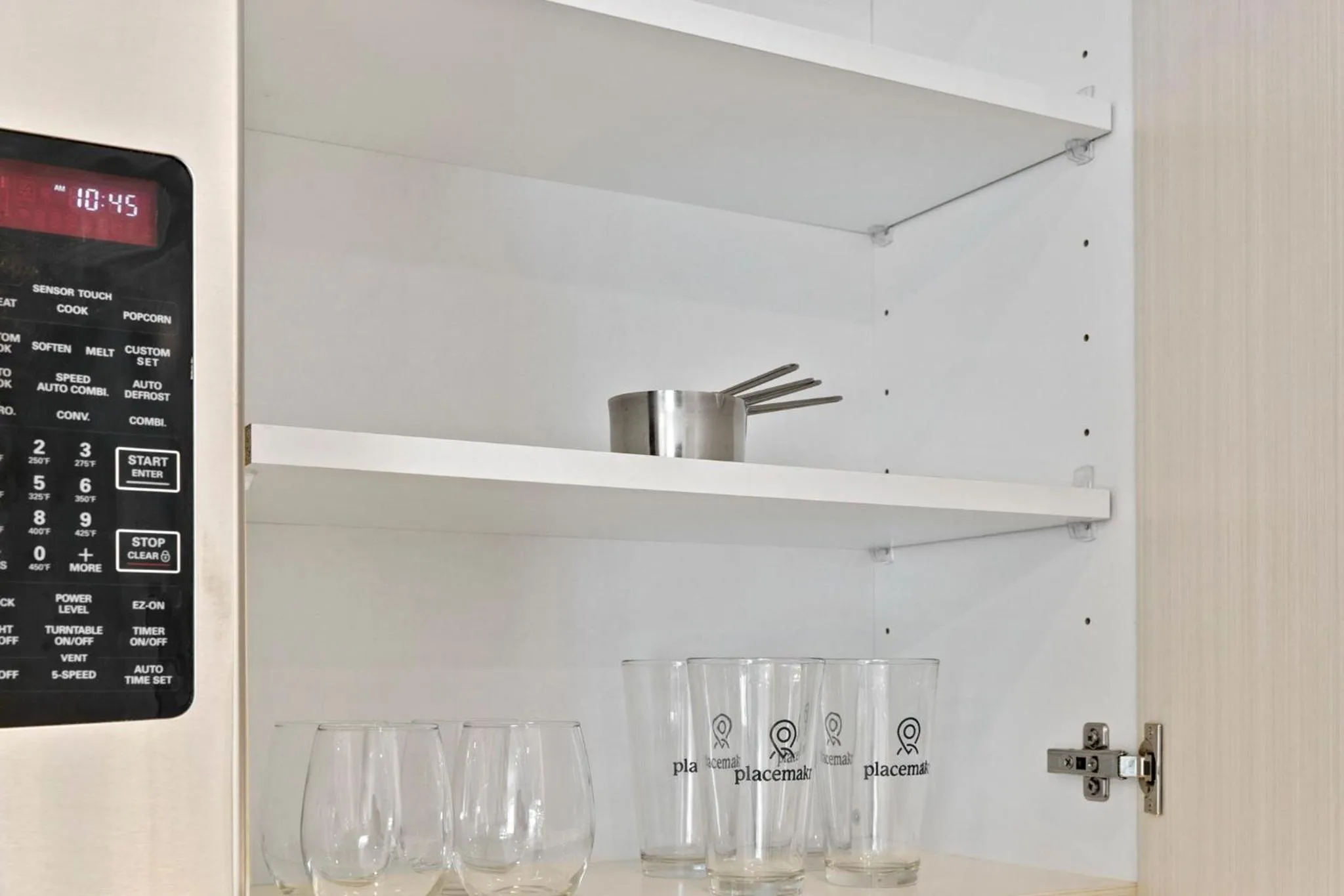 Kitchen or kitchenette in Placemakr Dupont Circle