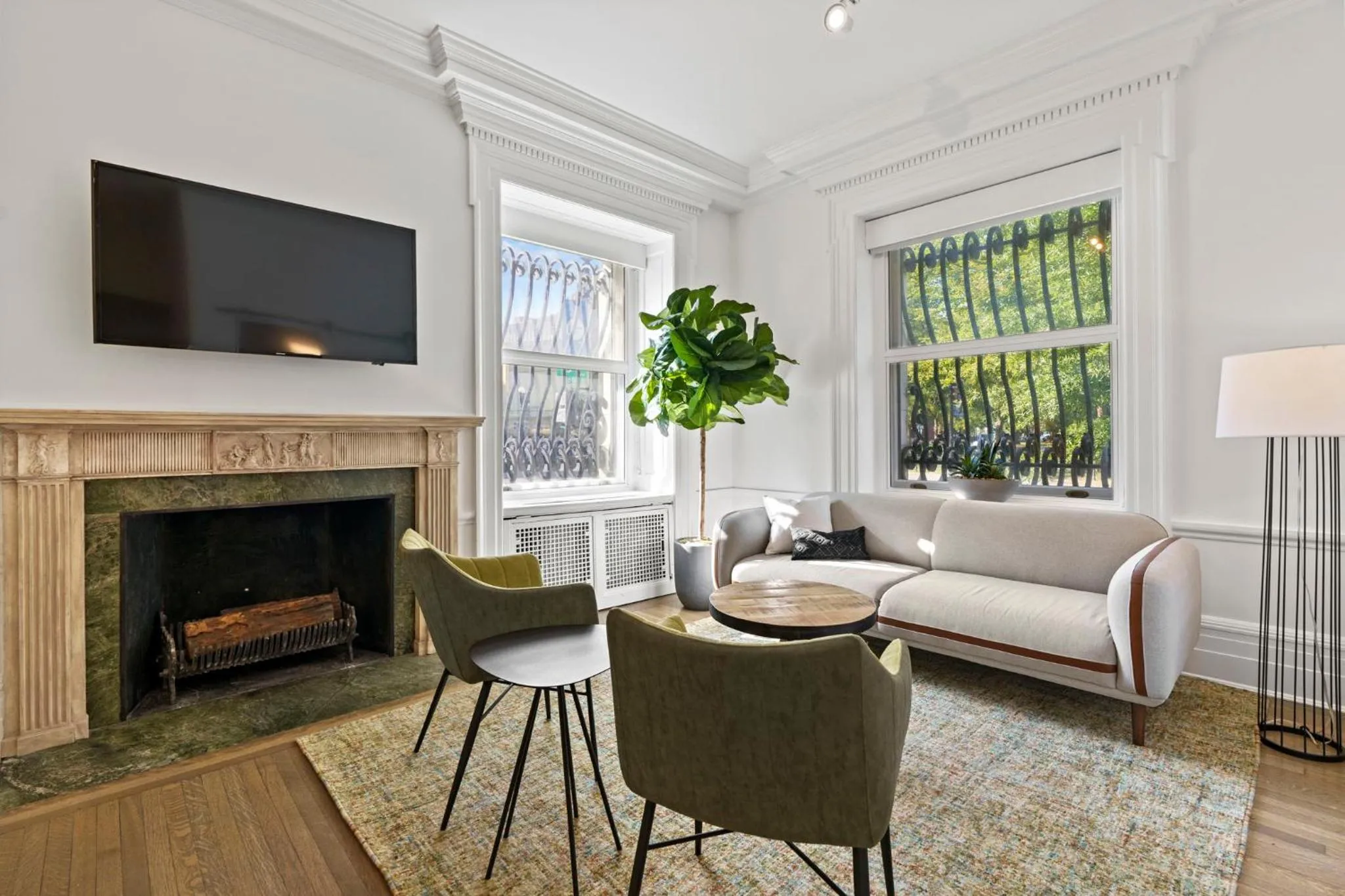 Living room in Placemakr Dupont Circle