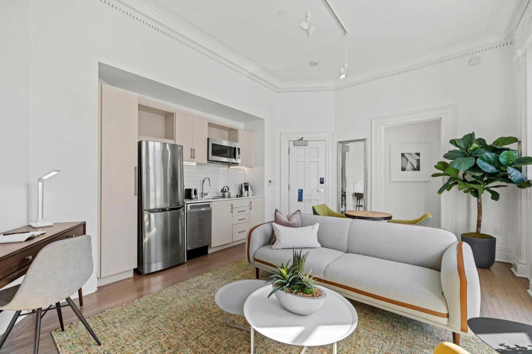 Kitchen or kitchenette in Placemakr Dupont Circle