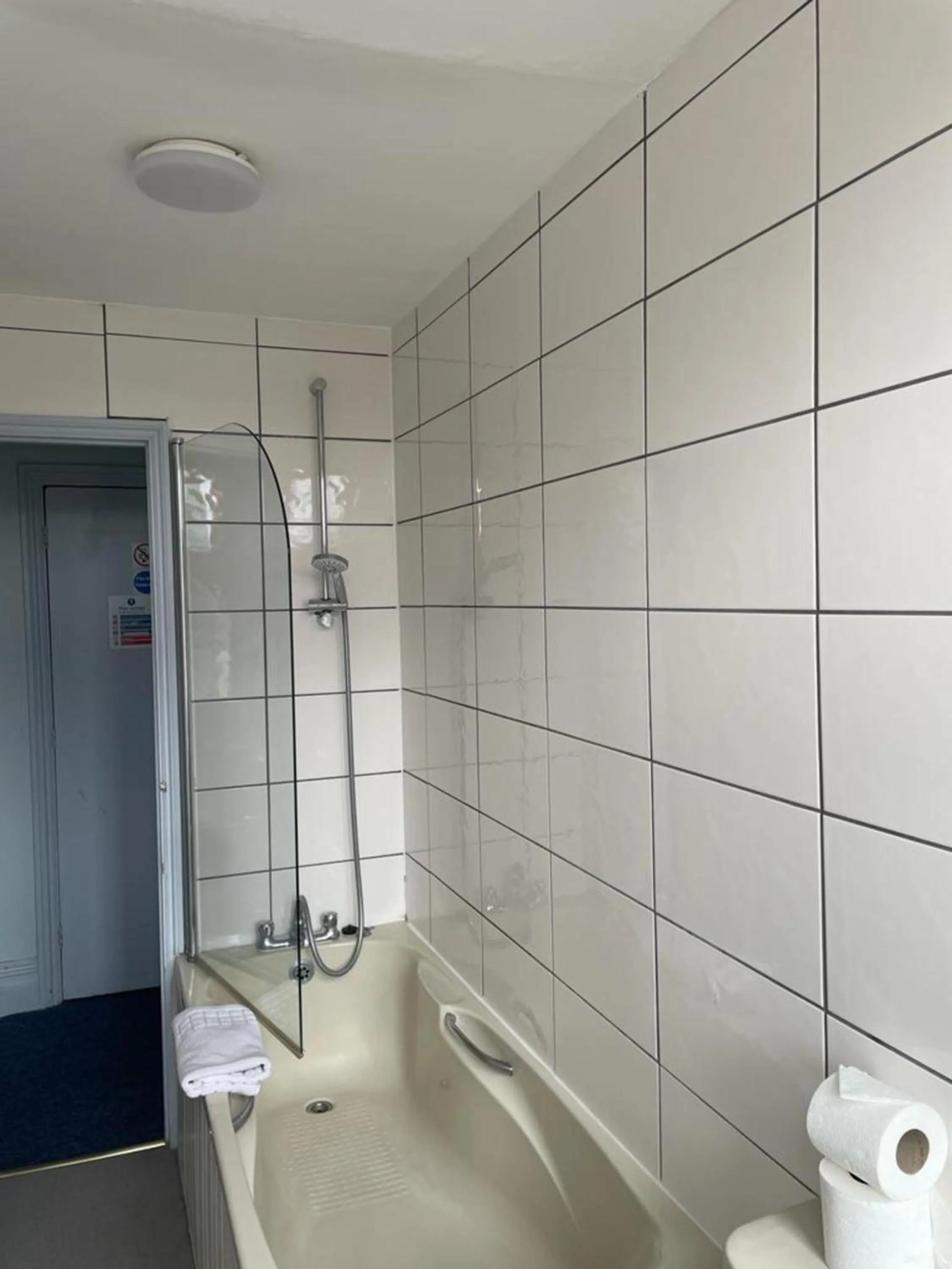 Bathroom in OYO No 3