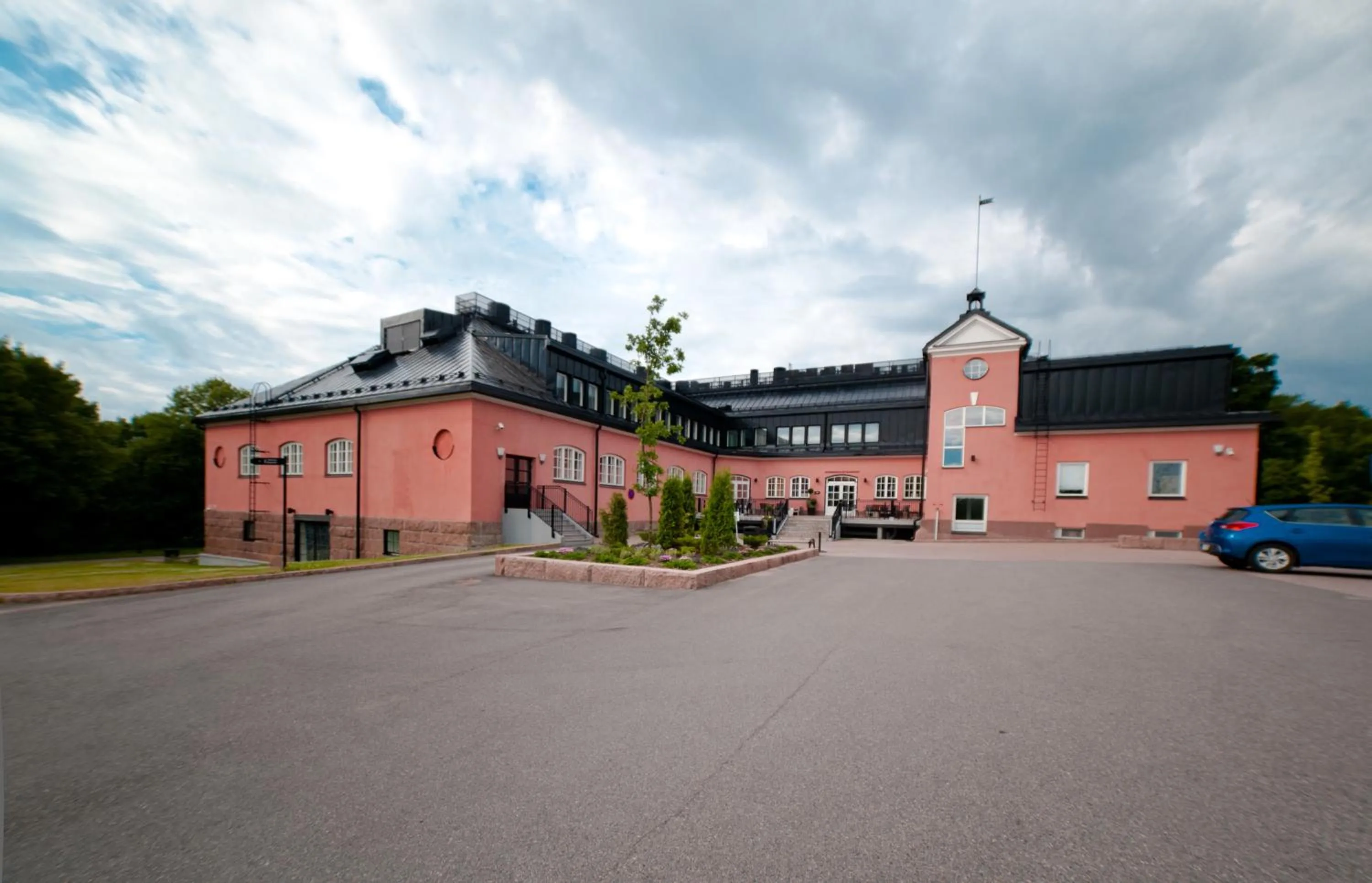 Facade/entrance in Hämeenkylän Kartano