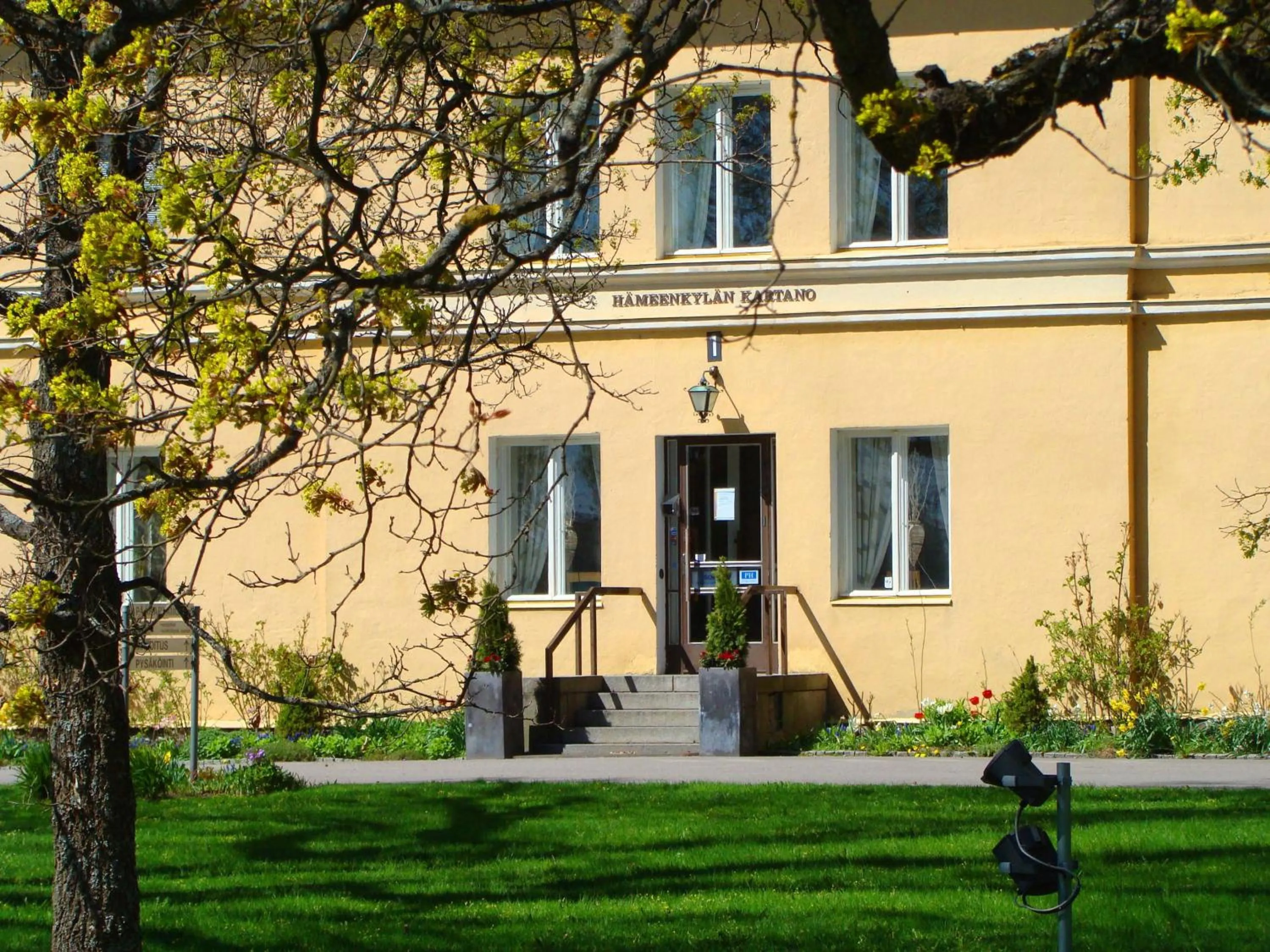 Facade/entrance in Hämeenkylän Kartano