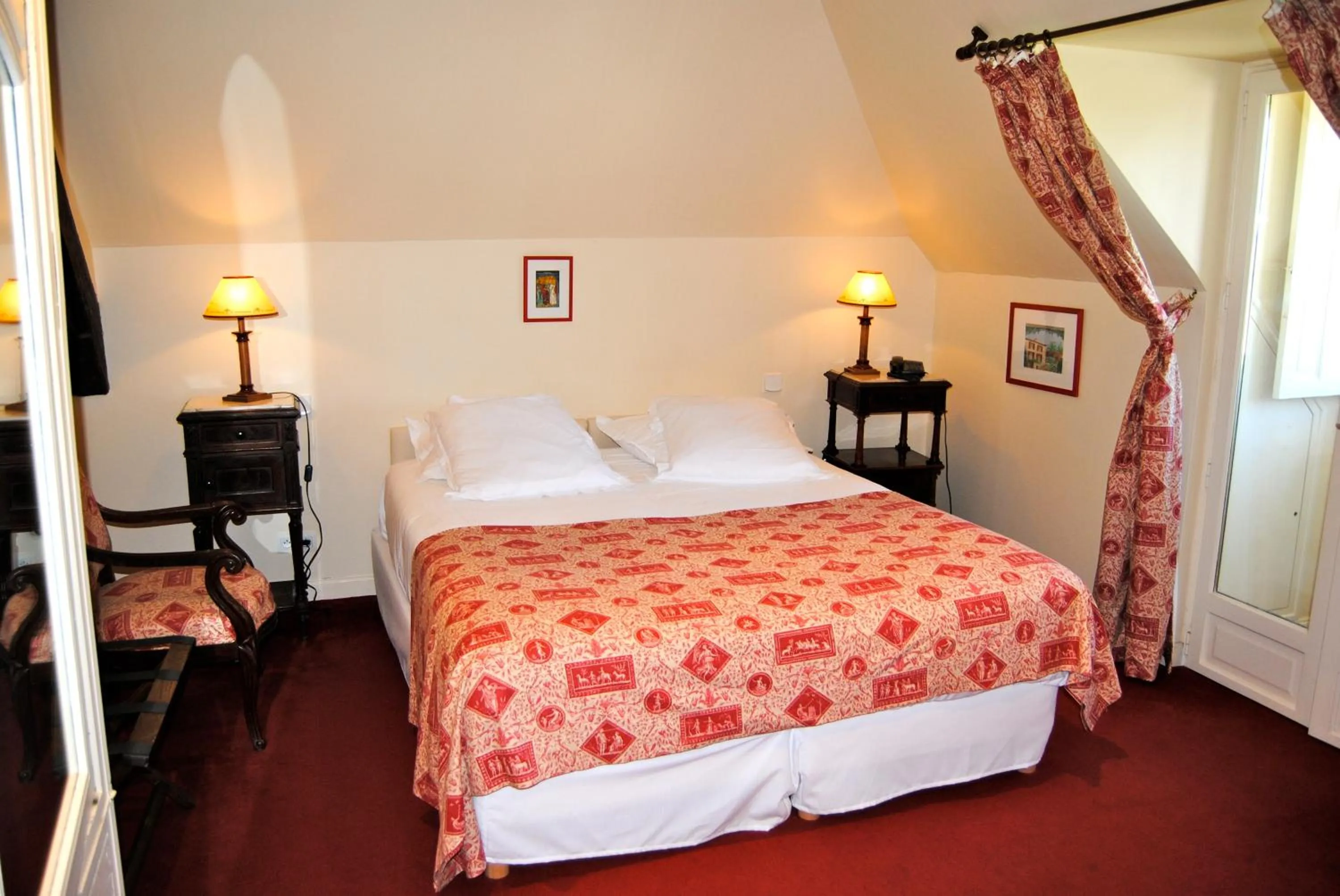 Photo of the whole room in Château d'Urtubie