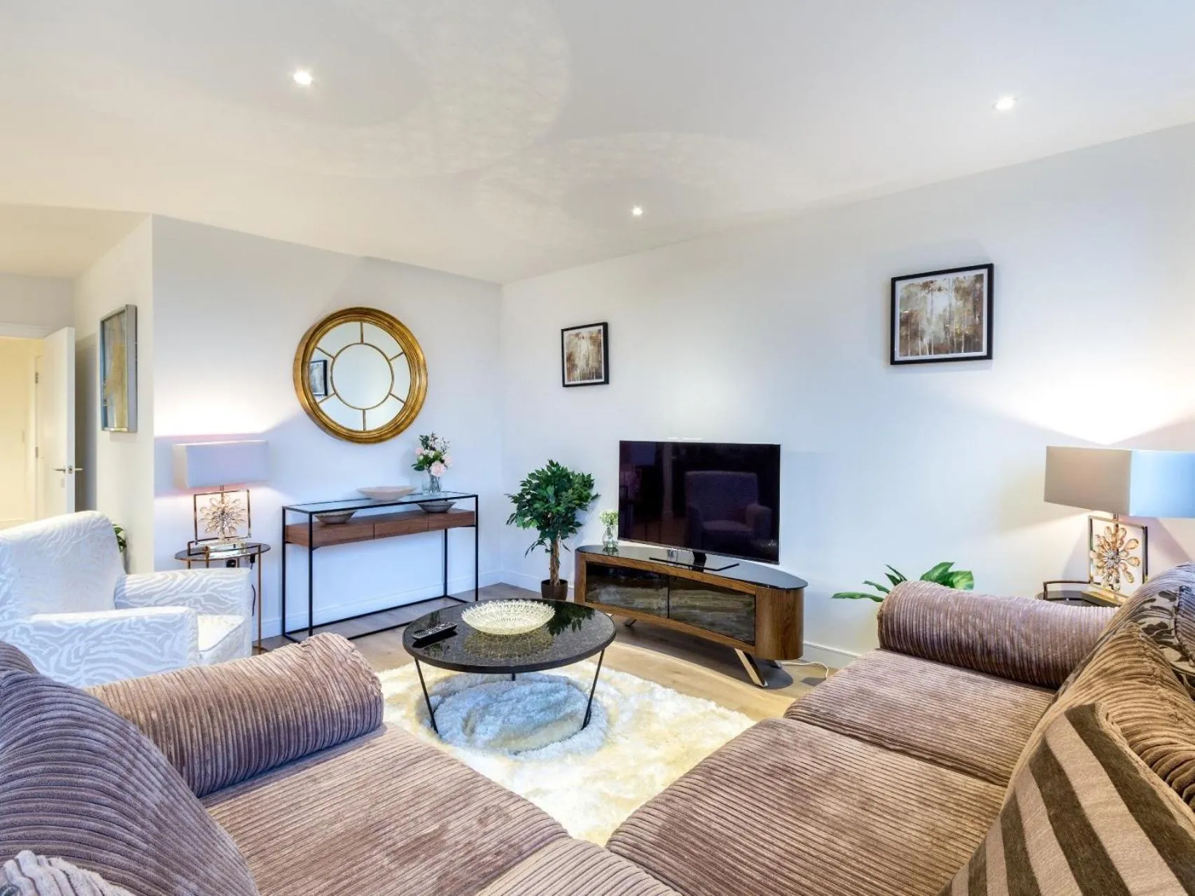 Living room in 2 Bed Property Close to Heathrow Airport