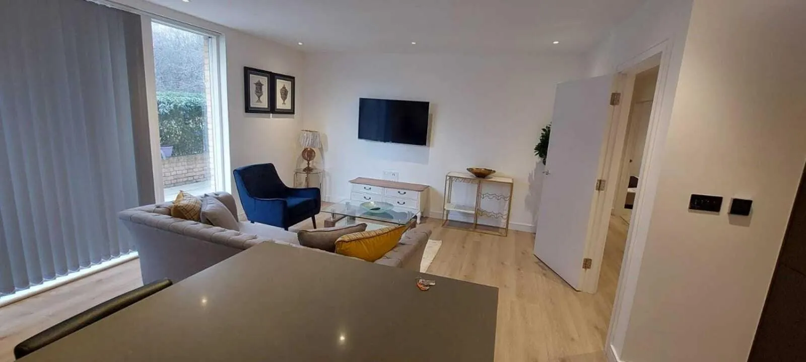 Living room in 2 Bed Property Close to Heathrow Airport