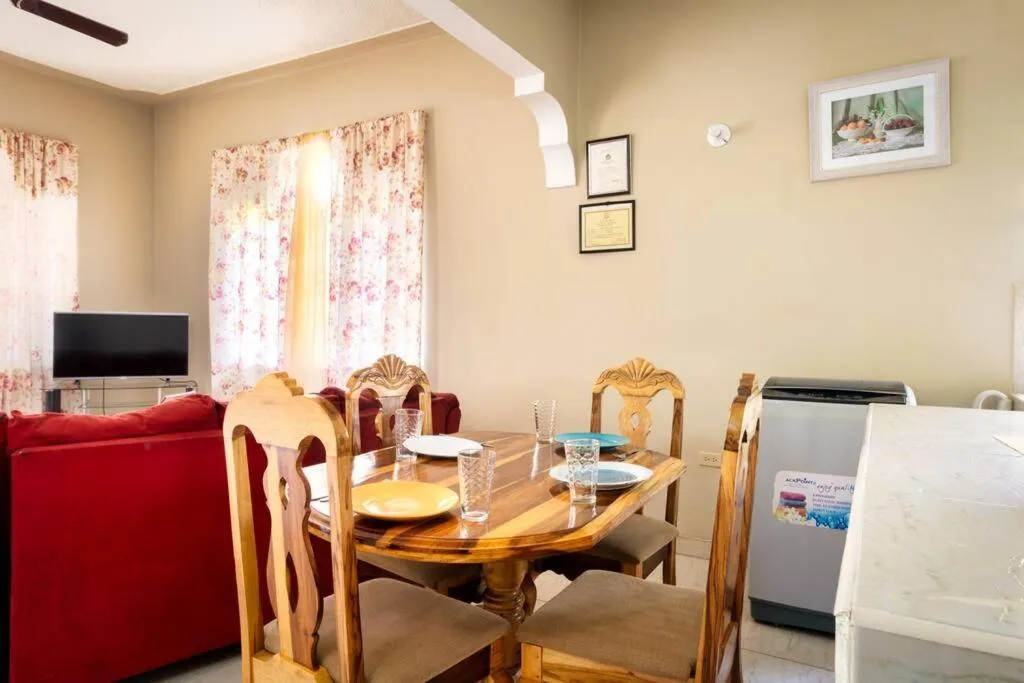 Dining area in Cozy Locale - Gold