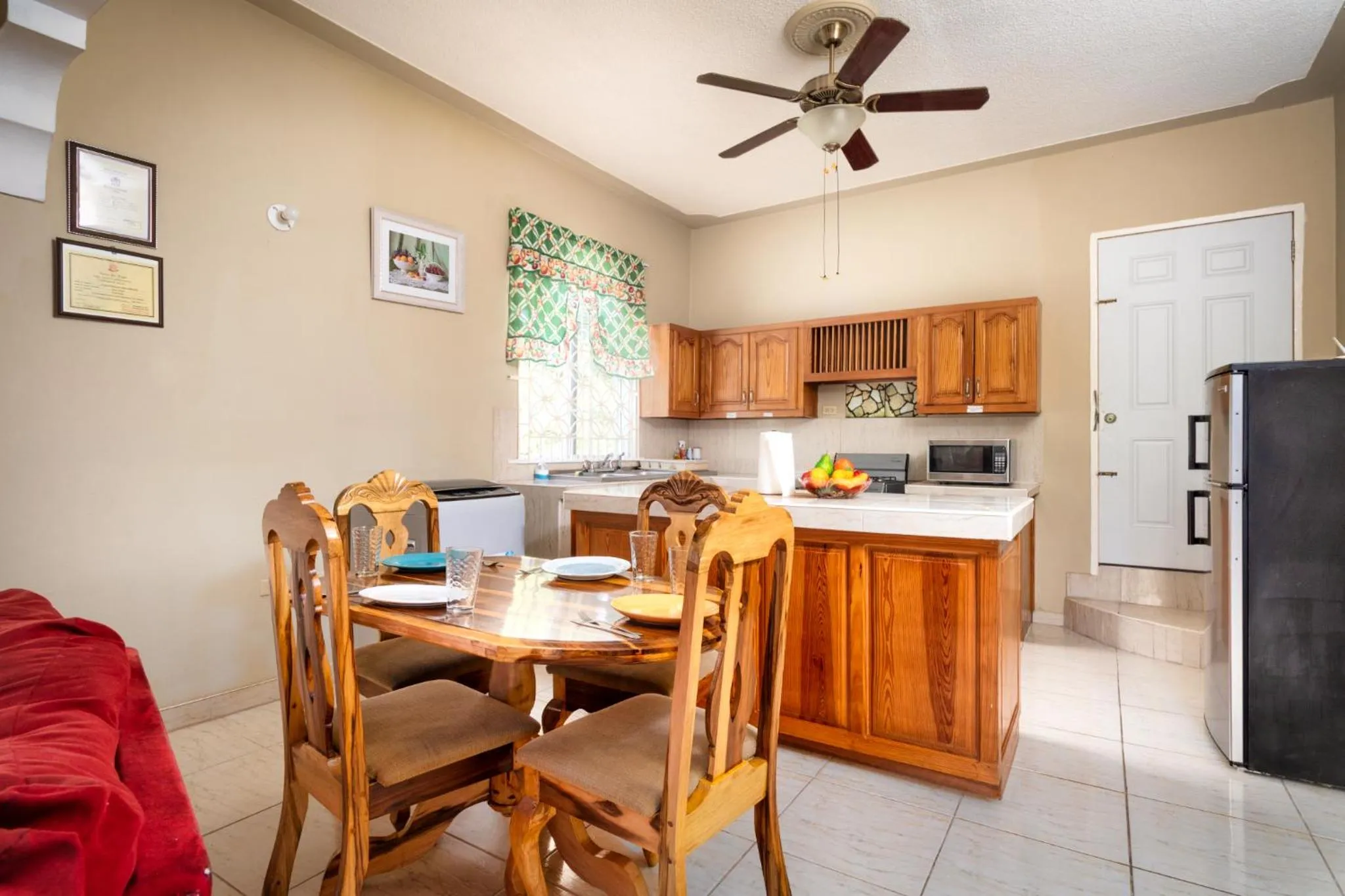 Kitchen or kitchenette in Cozy Locale - Gold