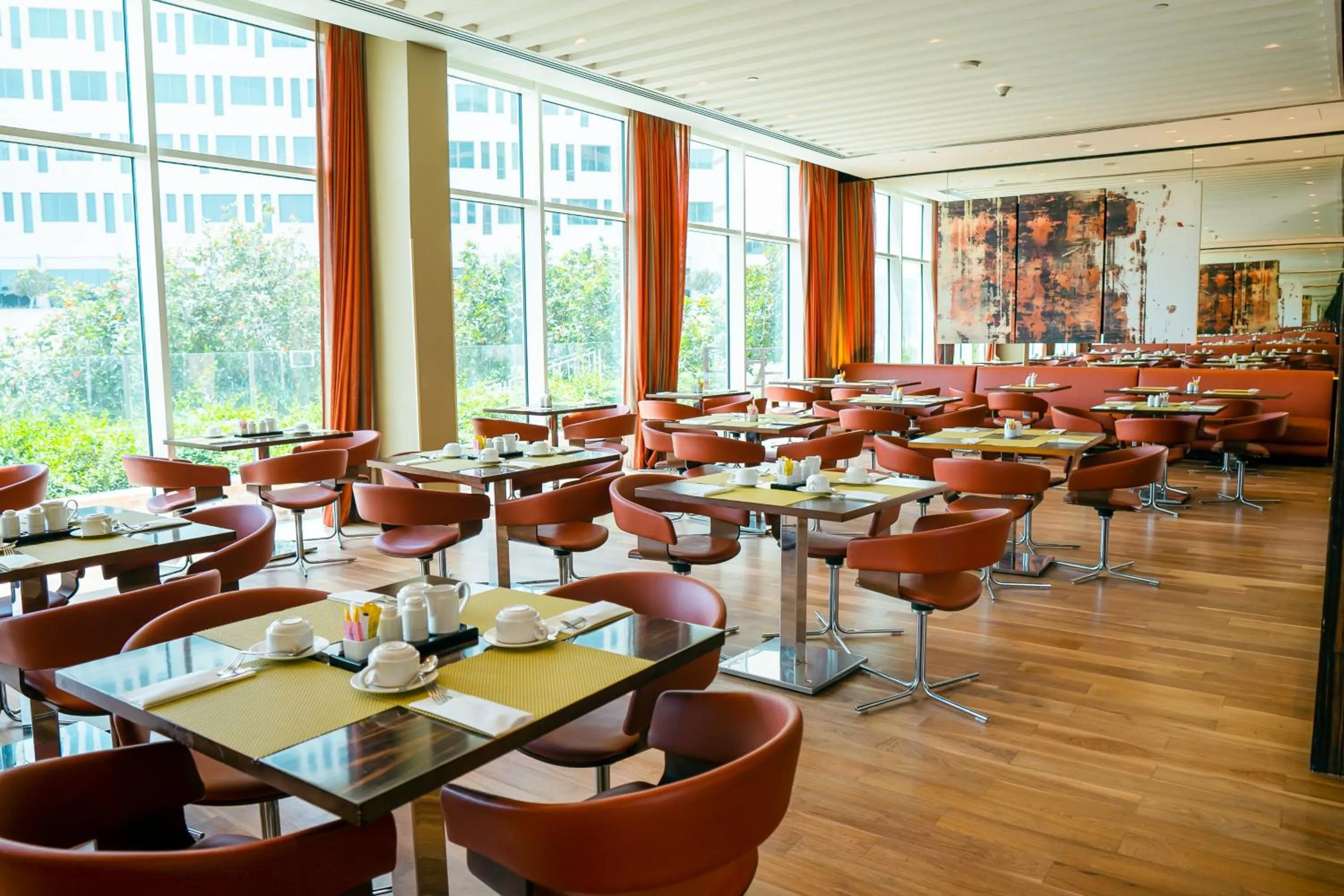 Restaurant/places to eat in Yas Plaza Circuit by IHG