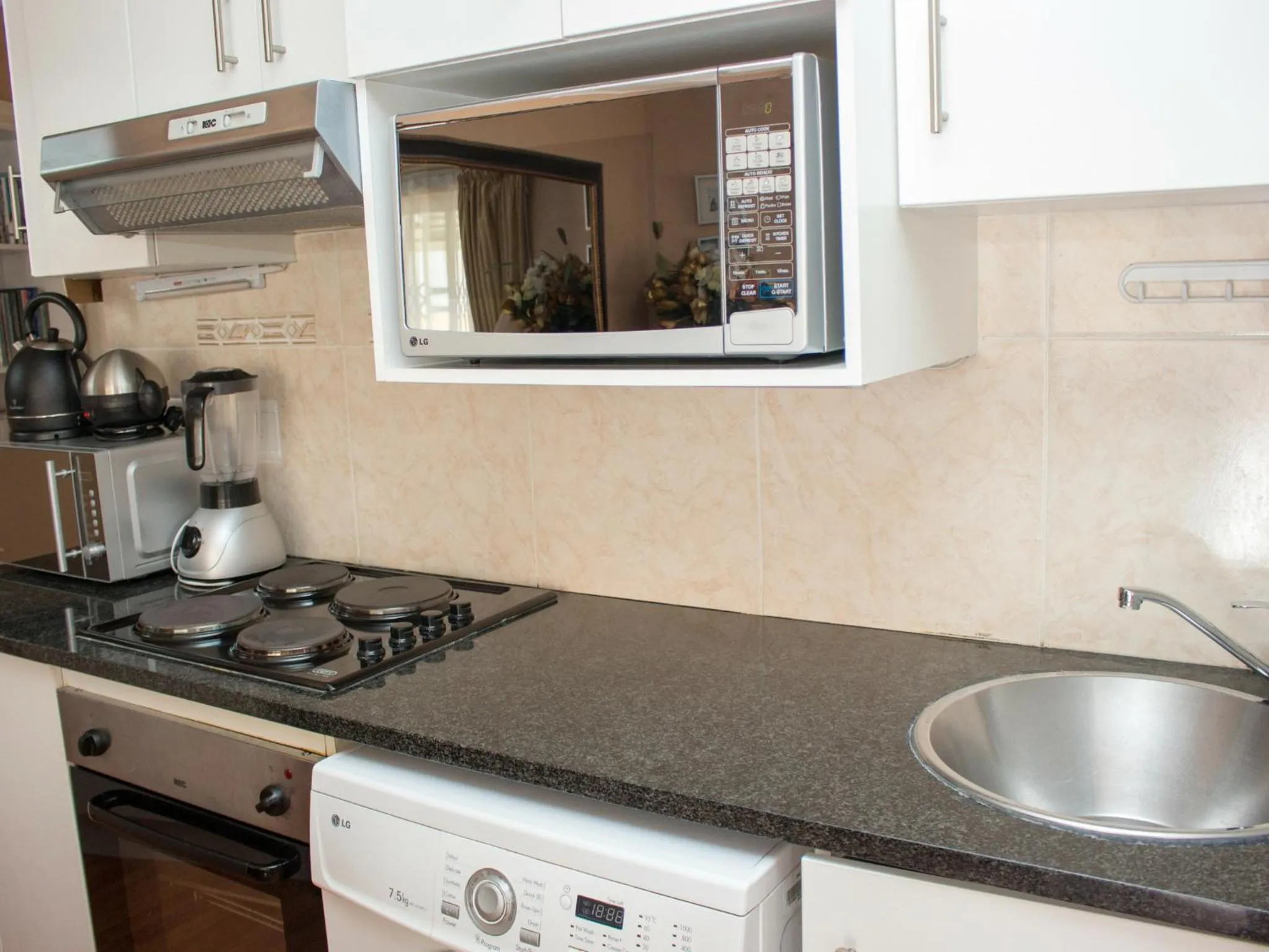 Coffee/tea facilities in Onyx on Sycamore