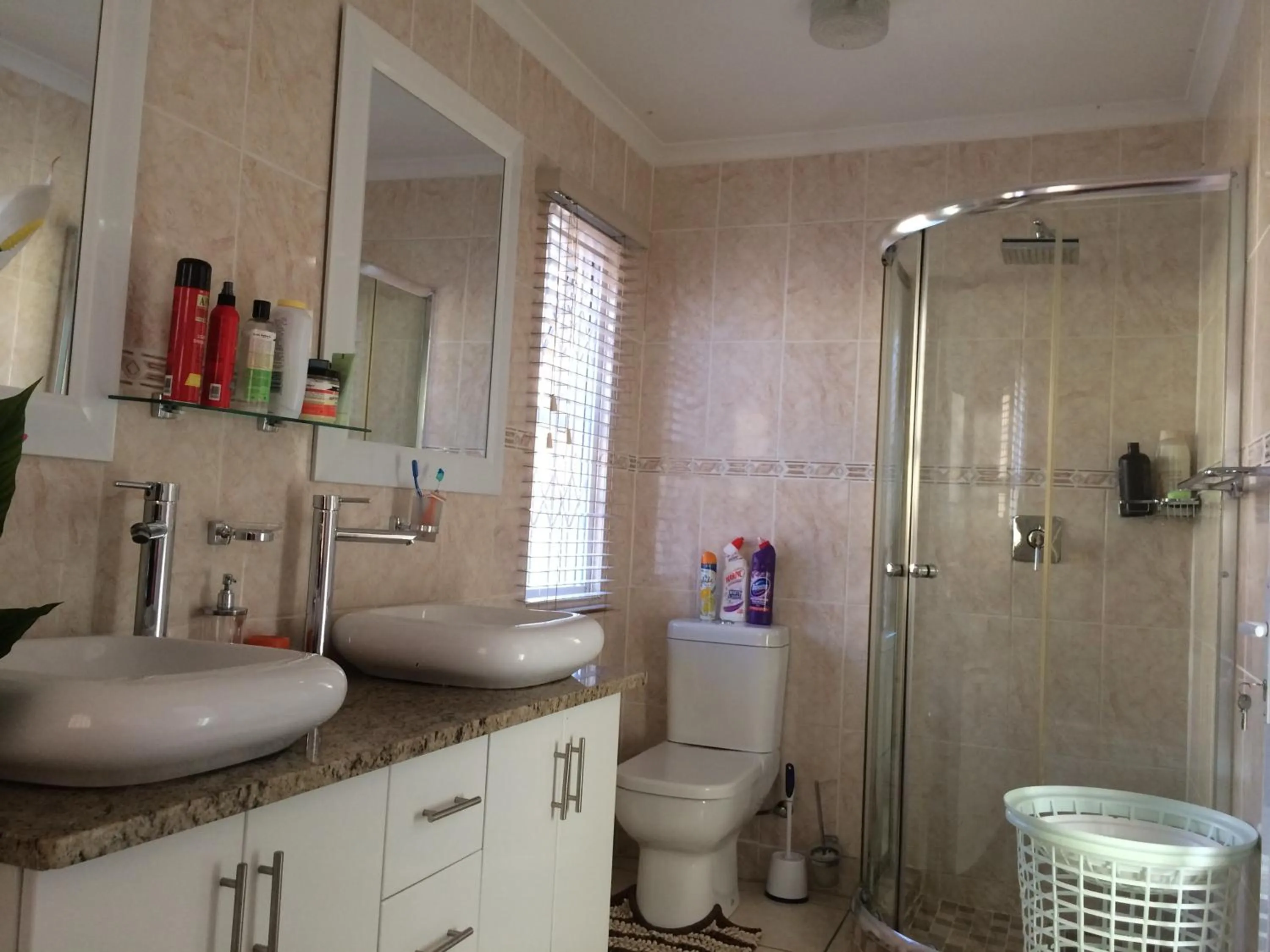 Shower in Onyx on Sycamore