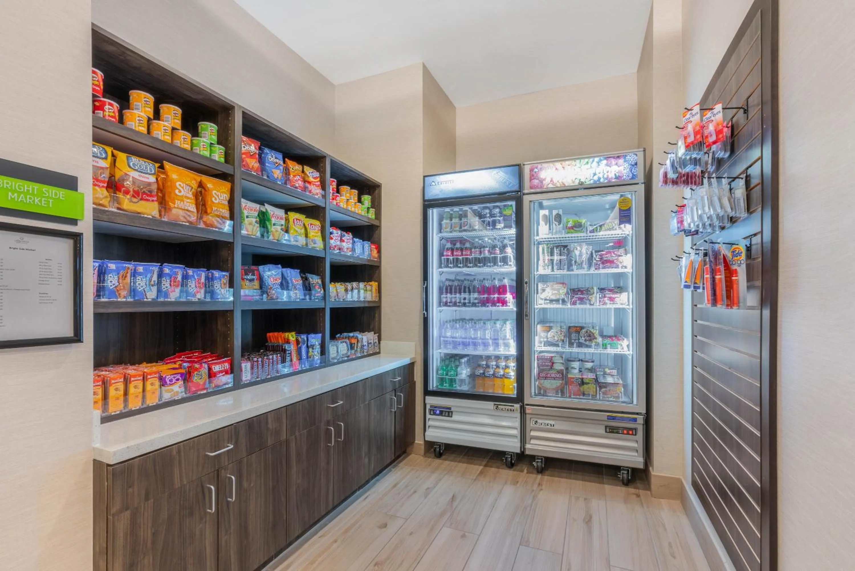 On-site shops in La Quinta Inn and Suites by Wyndham Houston Spring South