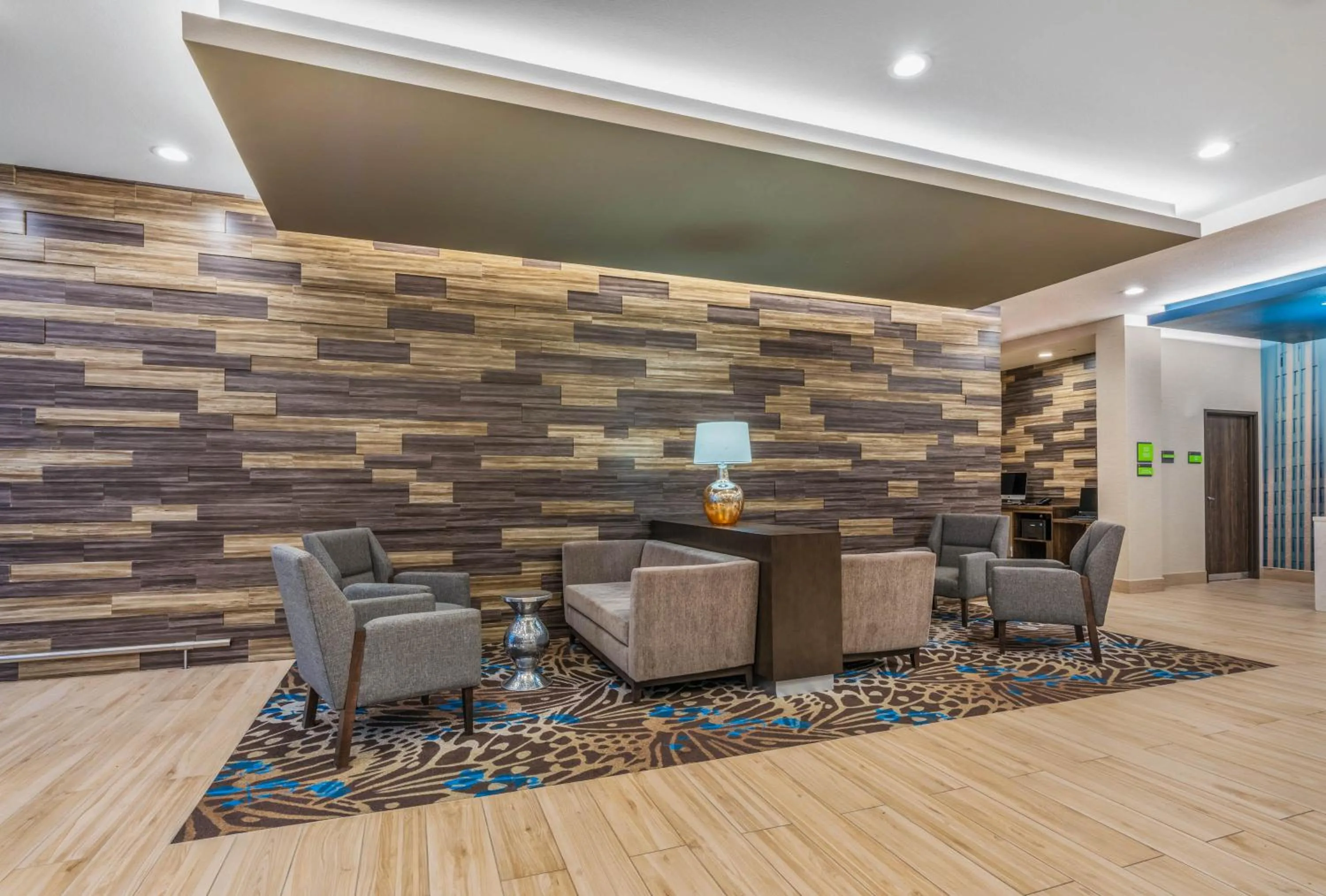 Lobby or reception in La Quinta Inn and Suites by Wyndham Houston Spring South
