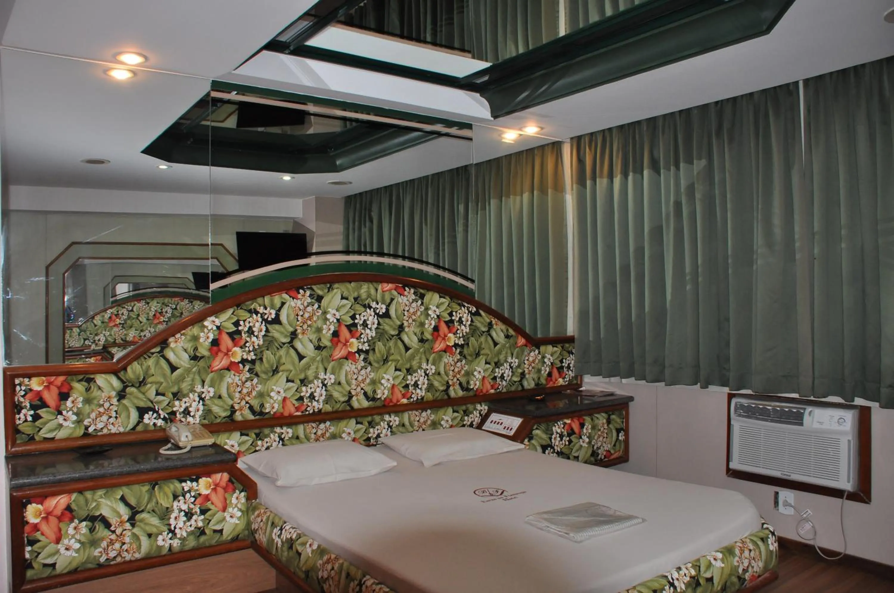 Photo of the whole room, Bed in Hotel Barão do Flamengo (Adult Only)