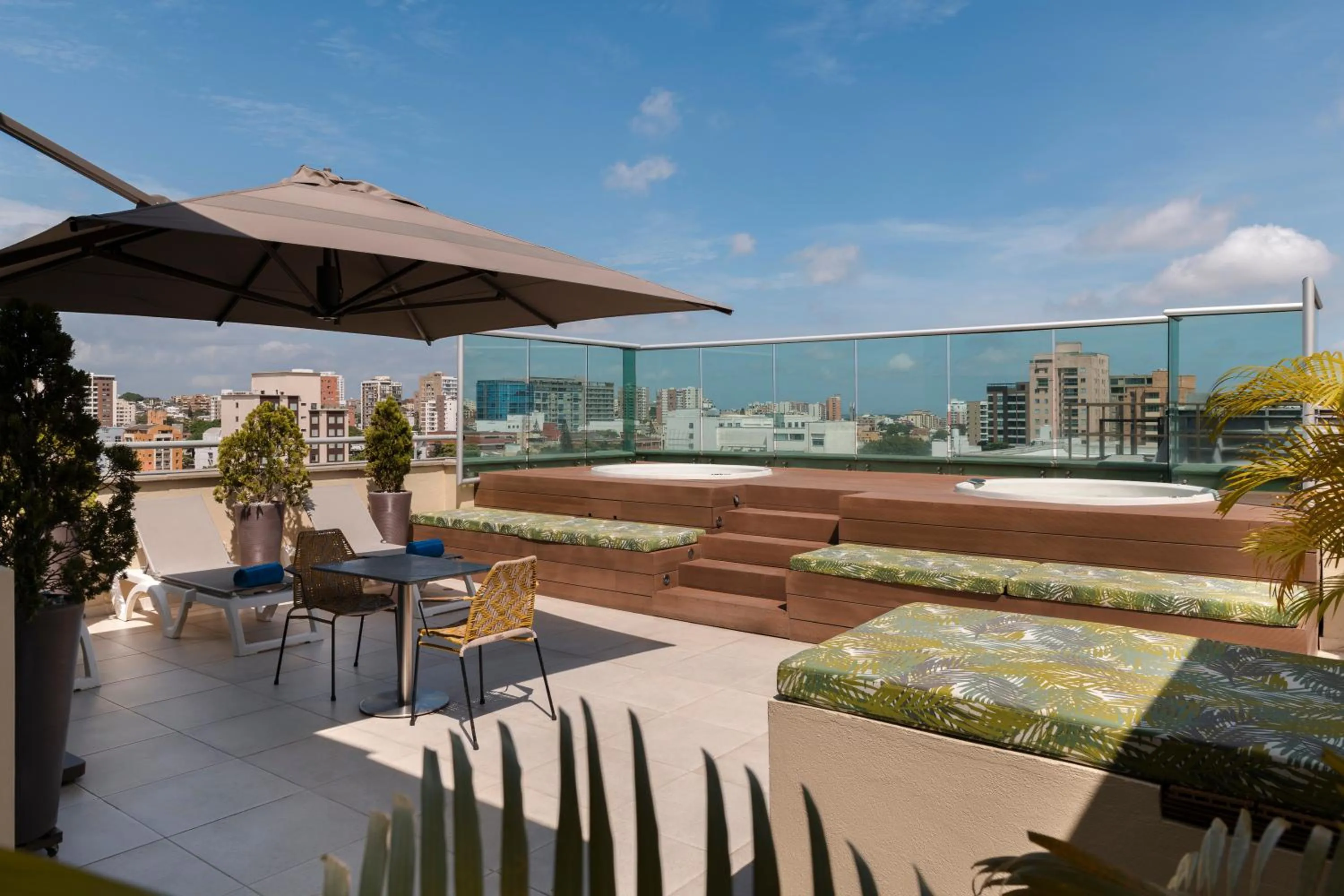 Hot Tub in Hampton by Hilton Barranquilla