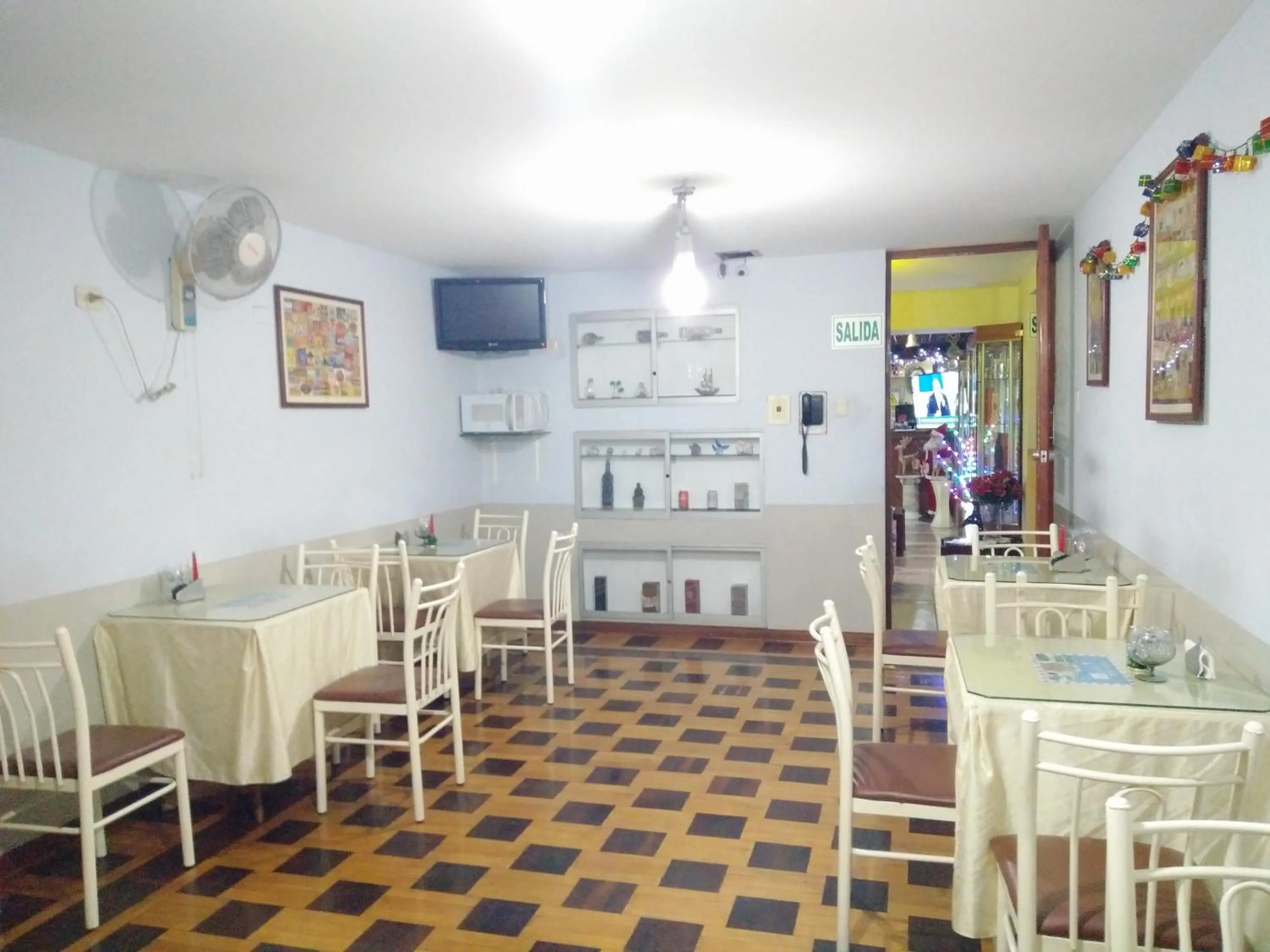 Restaurant/places to eat in Hotel Panamericano