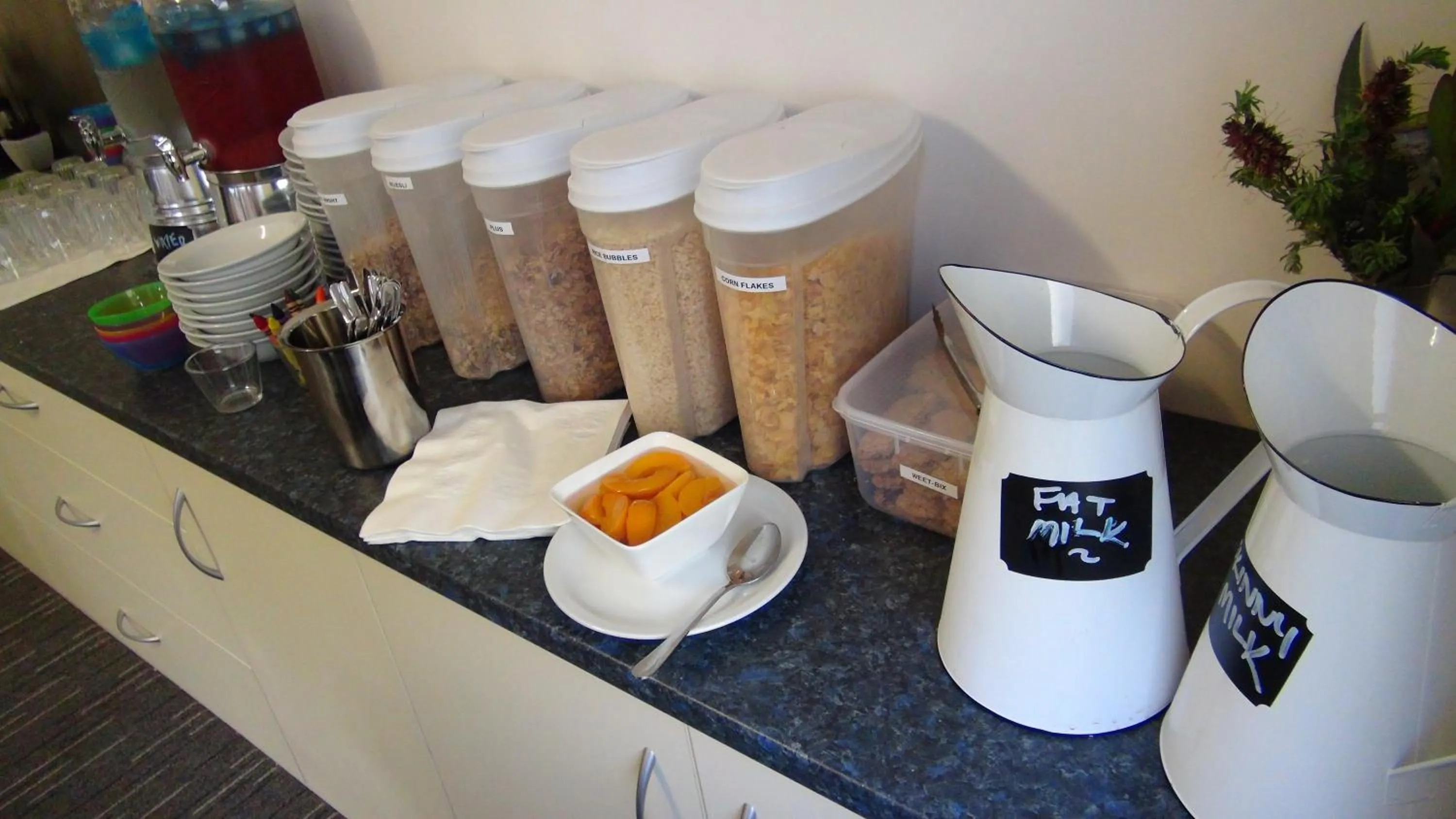 Restaurant/places to eat in Gariwerd Motel