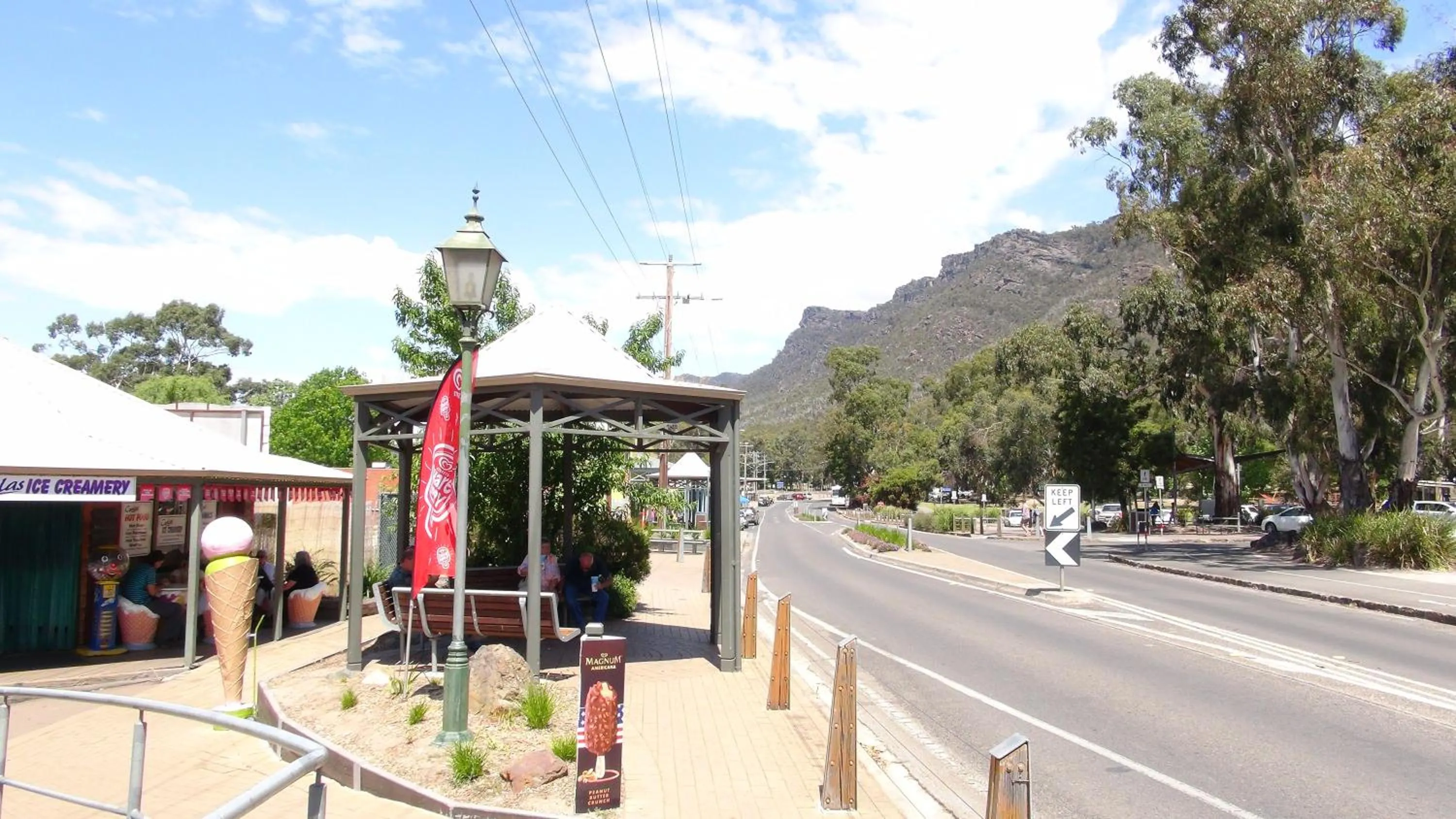 Restaurant/places to eat in Gariwerd Motel