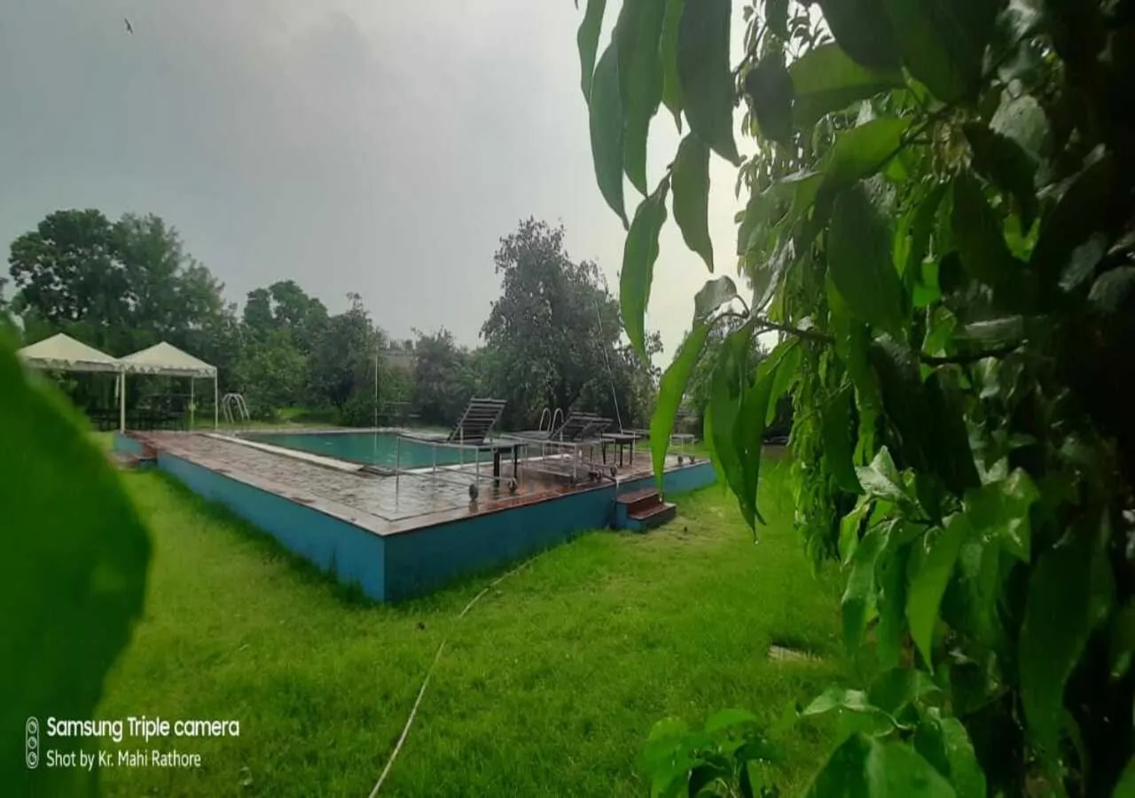 Swimming pool in Lohana Village Resort