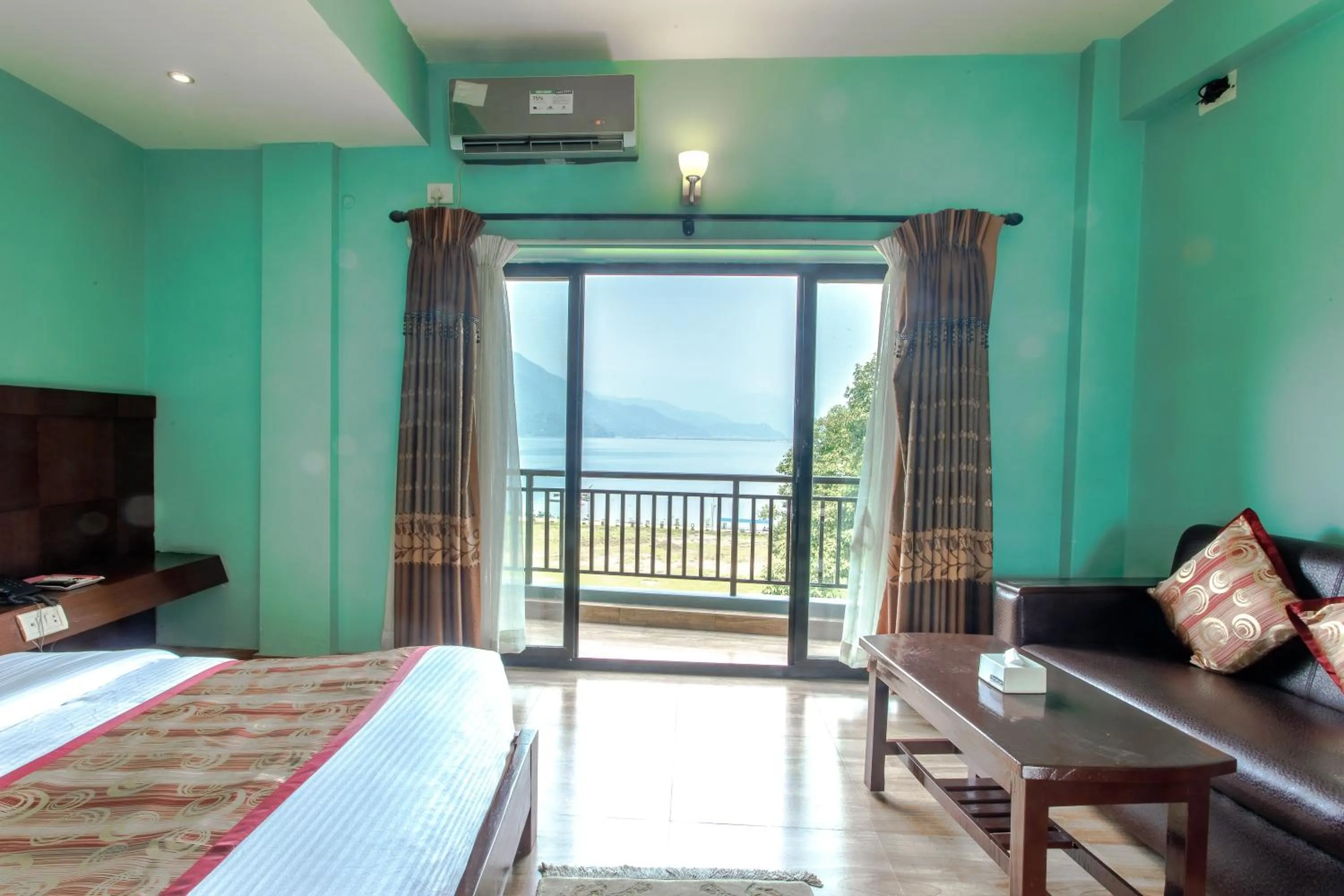 Bed in Hotel Peace Plaza