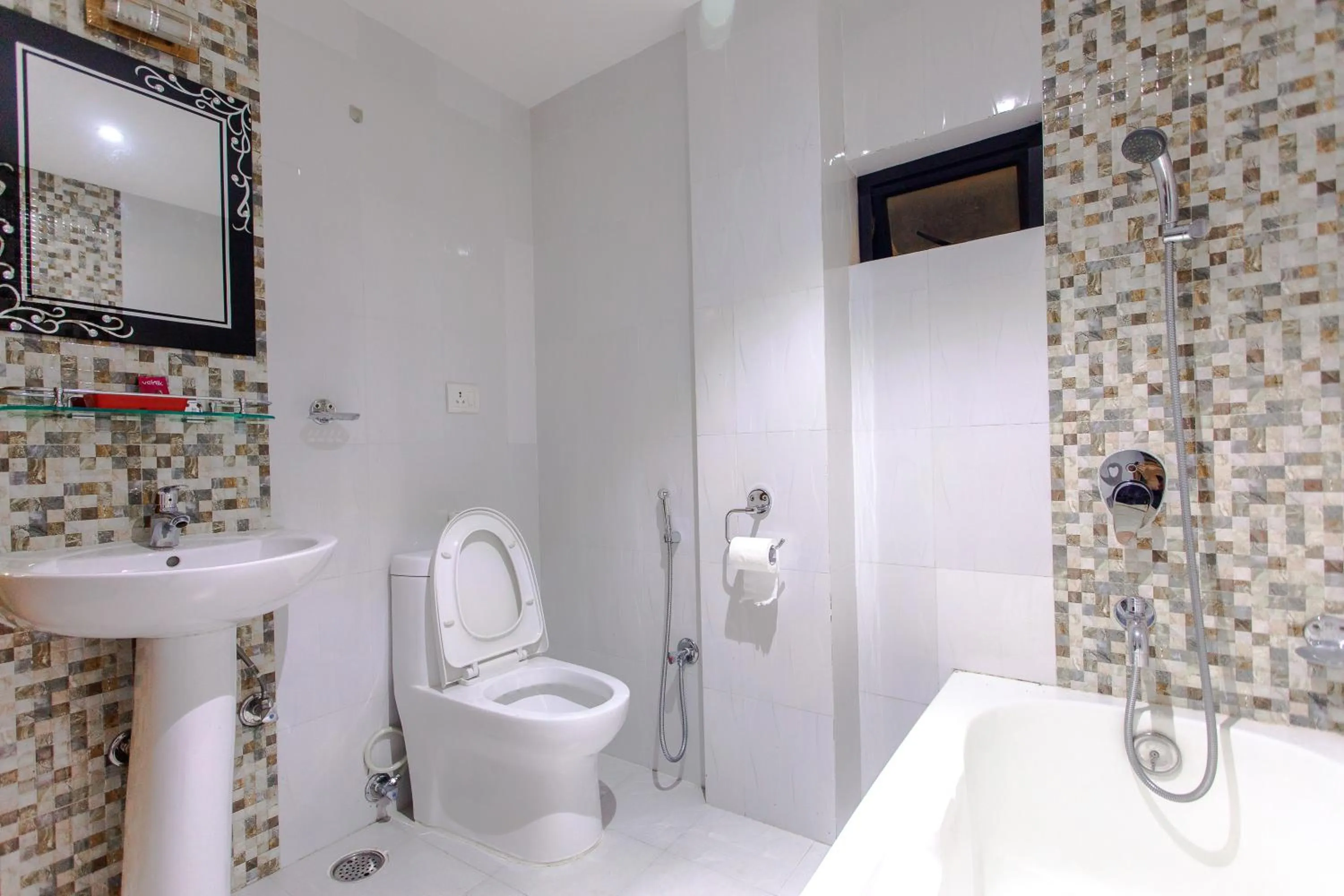 Shower in Hotel Peace Plaza