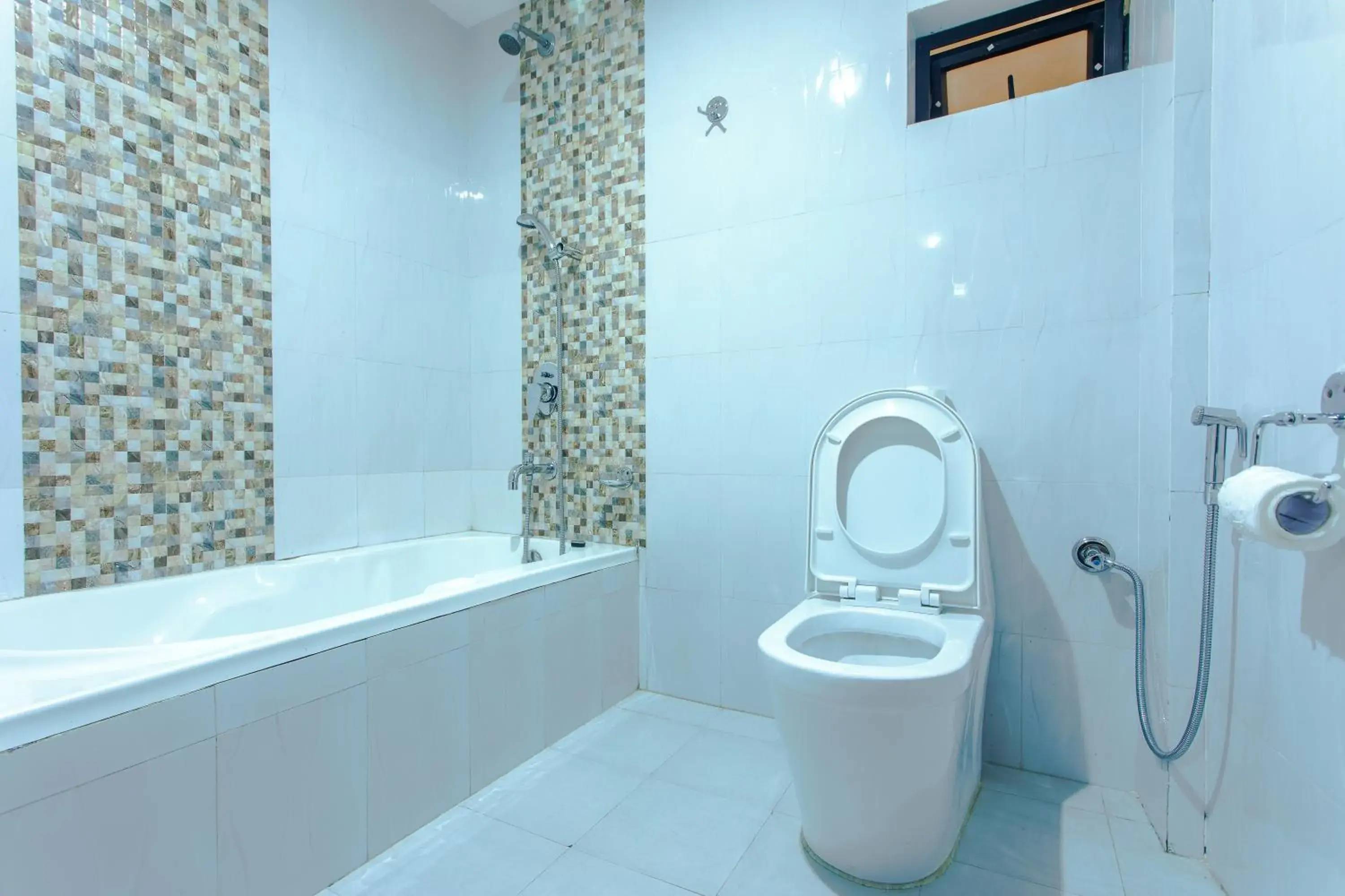 Superior Double or Twin Room with Lake View - single occupancy in Hotel Peace Plaza Superior Double or Twin Room with Lake View - single occupancy in Hotel Peace Plaza