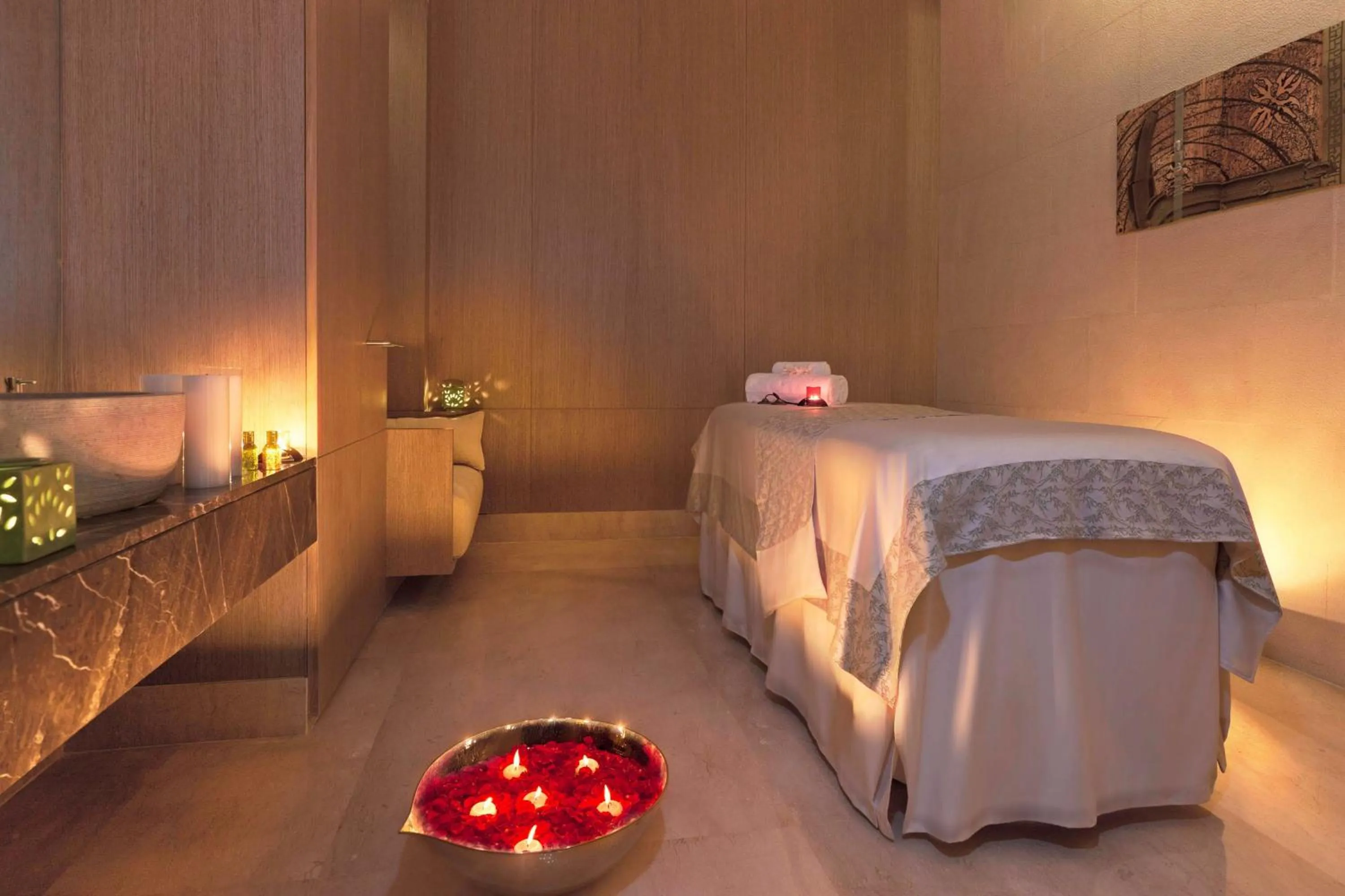 Spa and wellness centre/facilities, Bed in The Westin Gurgaon, New Delhi