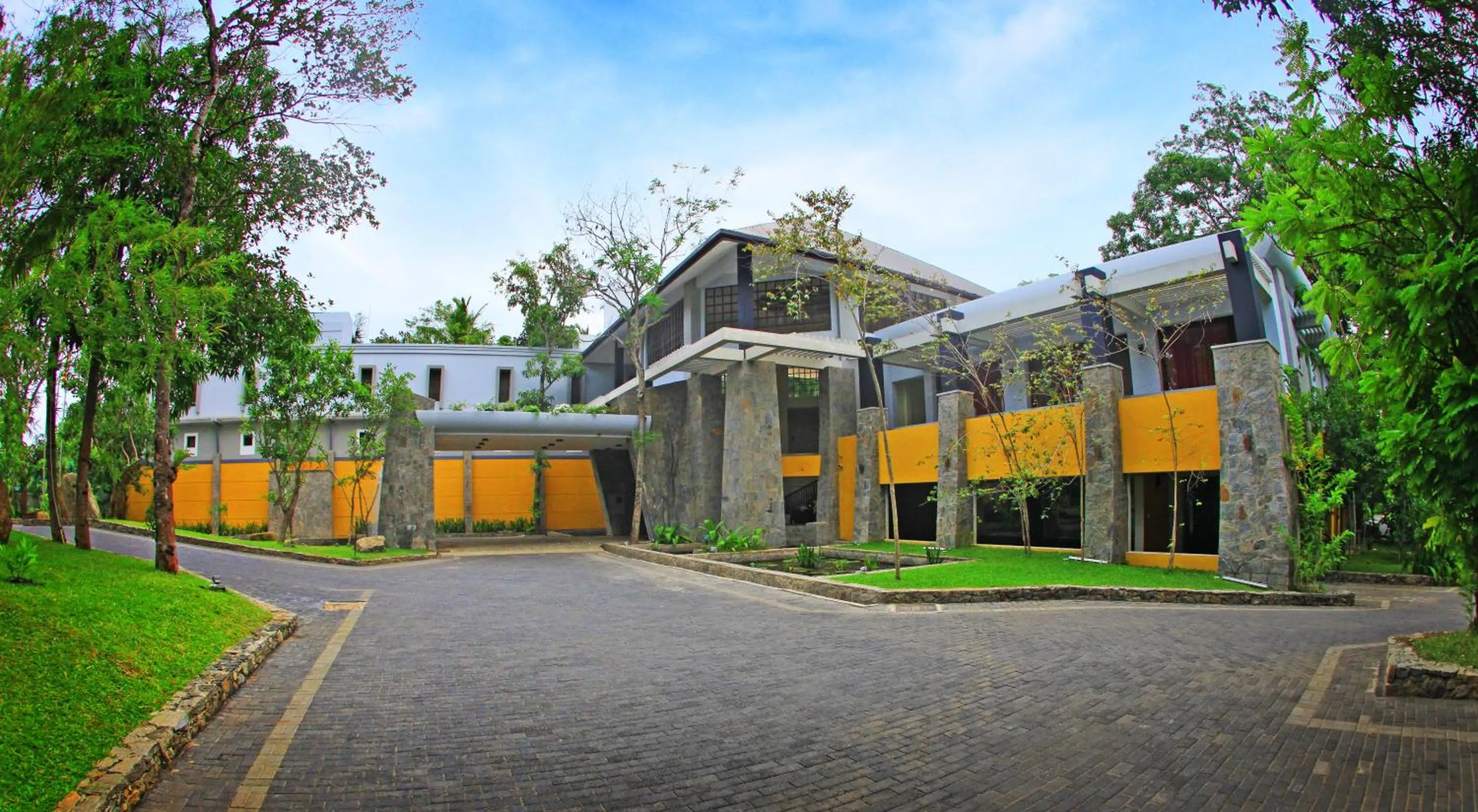 Facade/entrance in Grand Udawalawe Safari Resort