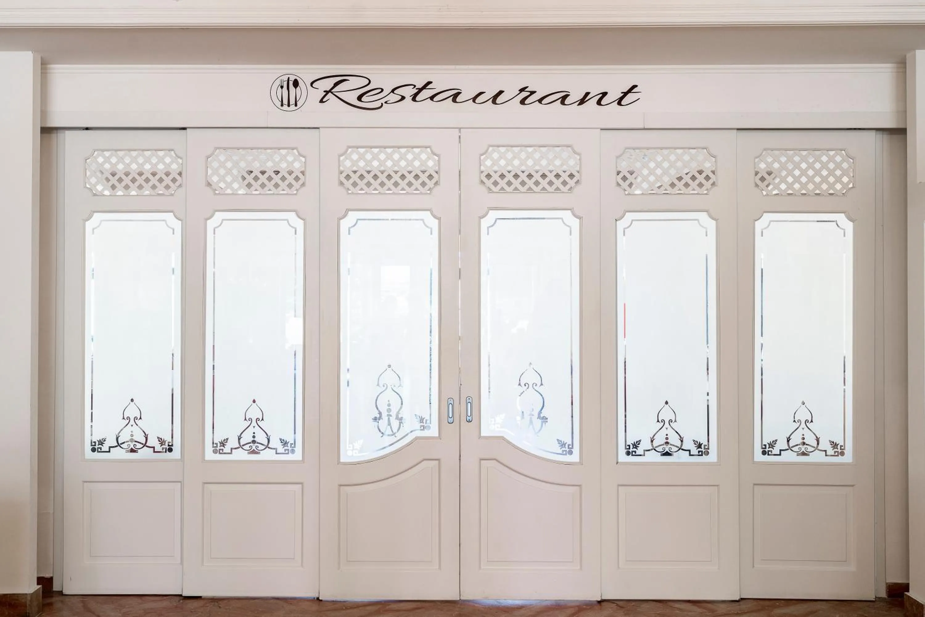 Restaurant/places to eat in Delfino Beach Hotel