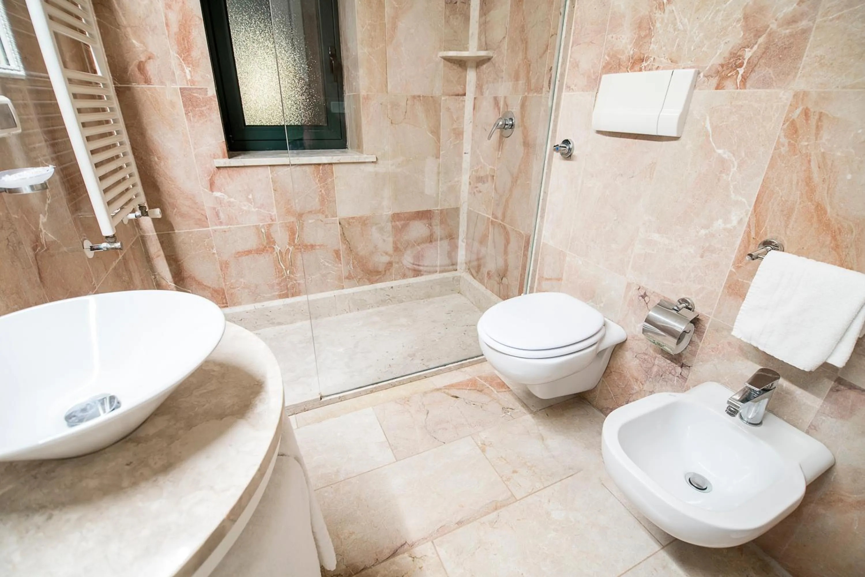 Shower in Delfino Beach Hotel